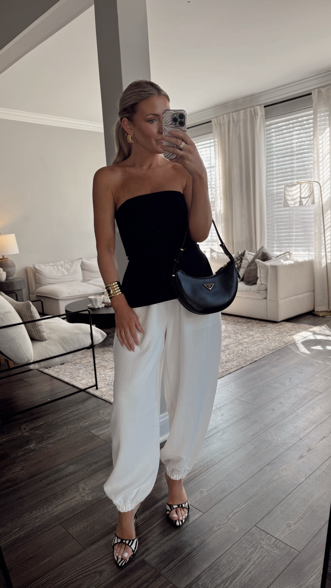 The it pants of the season!!!! Wearing a medium here 

#LTKSeasonal #LTKspringtrends #LTKspring