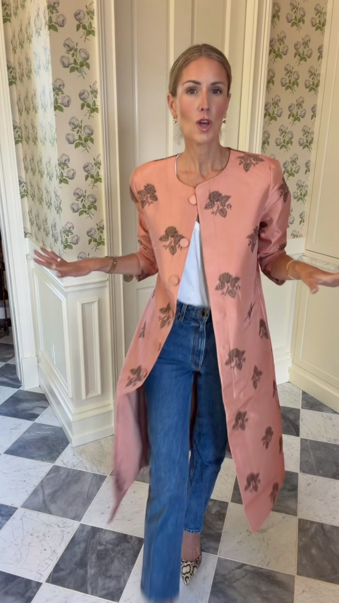 new pre fall from Tuckernuck, sizing below:
jacket: size 2
cardigan/sweater: size xs
leather skirt: size xs
dress: size small

#LTKOver40 #LTKSeasonal