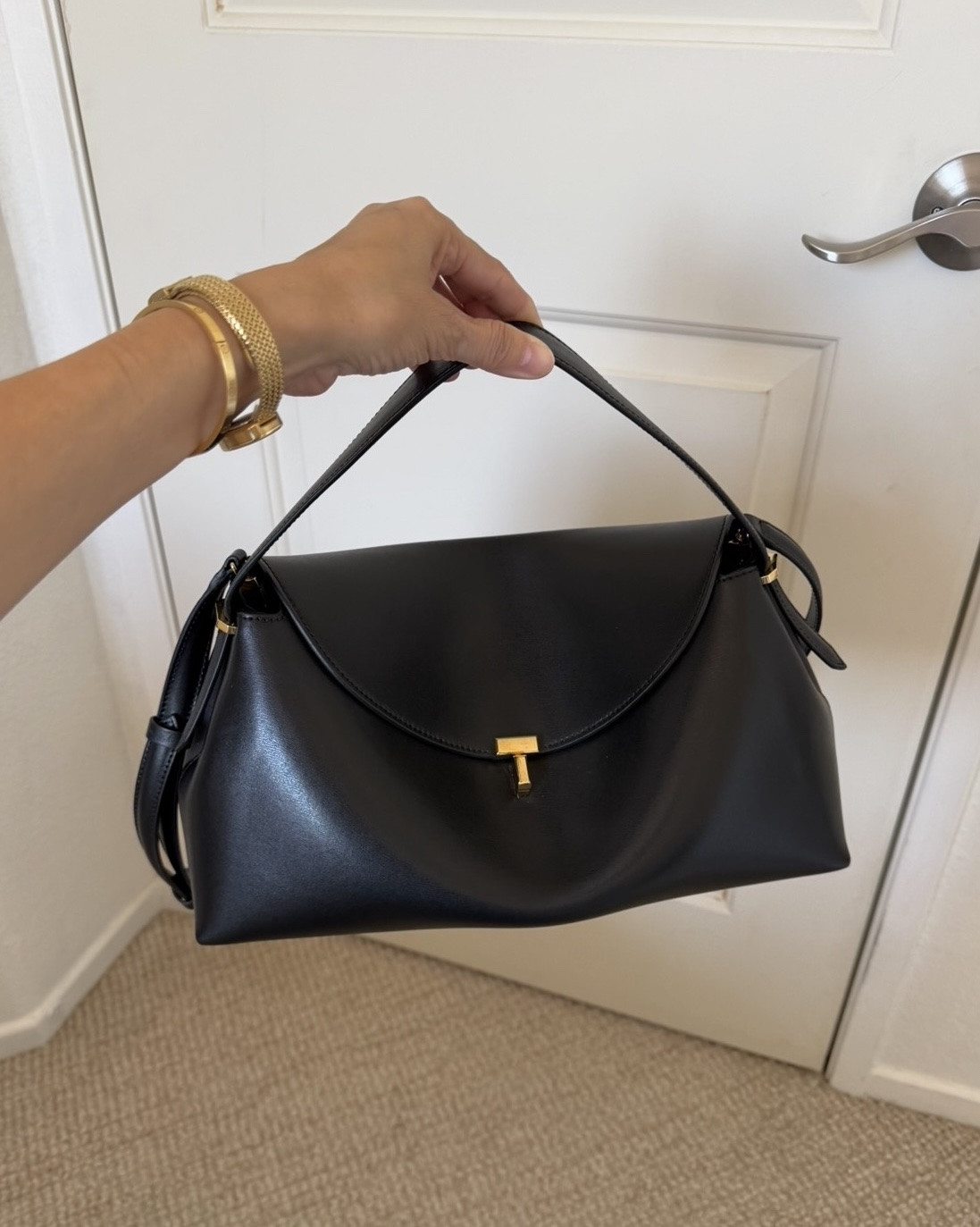 Designer bag under $1000 ON SALE!!
Happening right now!
This is a beautiful quiet luxury bag that was definitely part of my wishlist , so happy i got it!
.
The brown chocolate leather and the suede leather are still available 🤎
.
Dont miss out the opportunity to get this bag with a great discount!
#quietluxurybag

#LTKU #LTKOver40