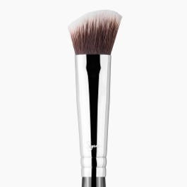 P84 Precision Angled™ Brush | Sigma Beauty