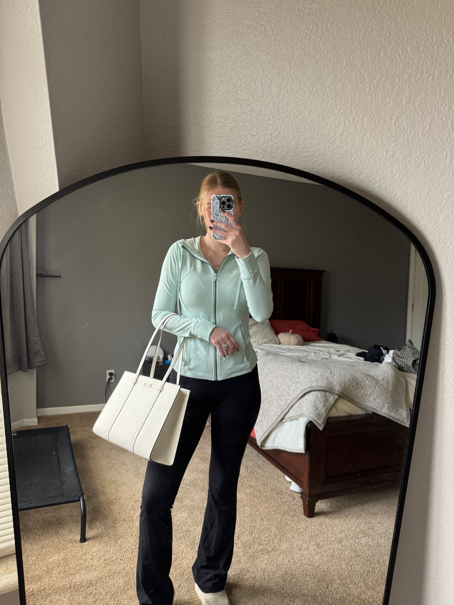 ootd 💚

#LTKGiftGuide #LTKHoliday #LTKItBag