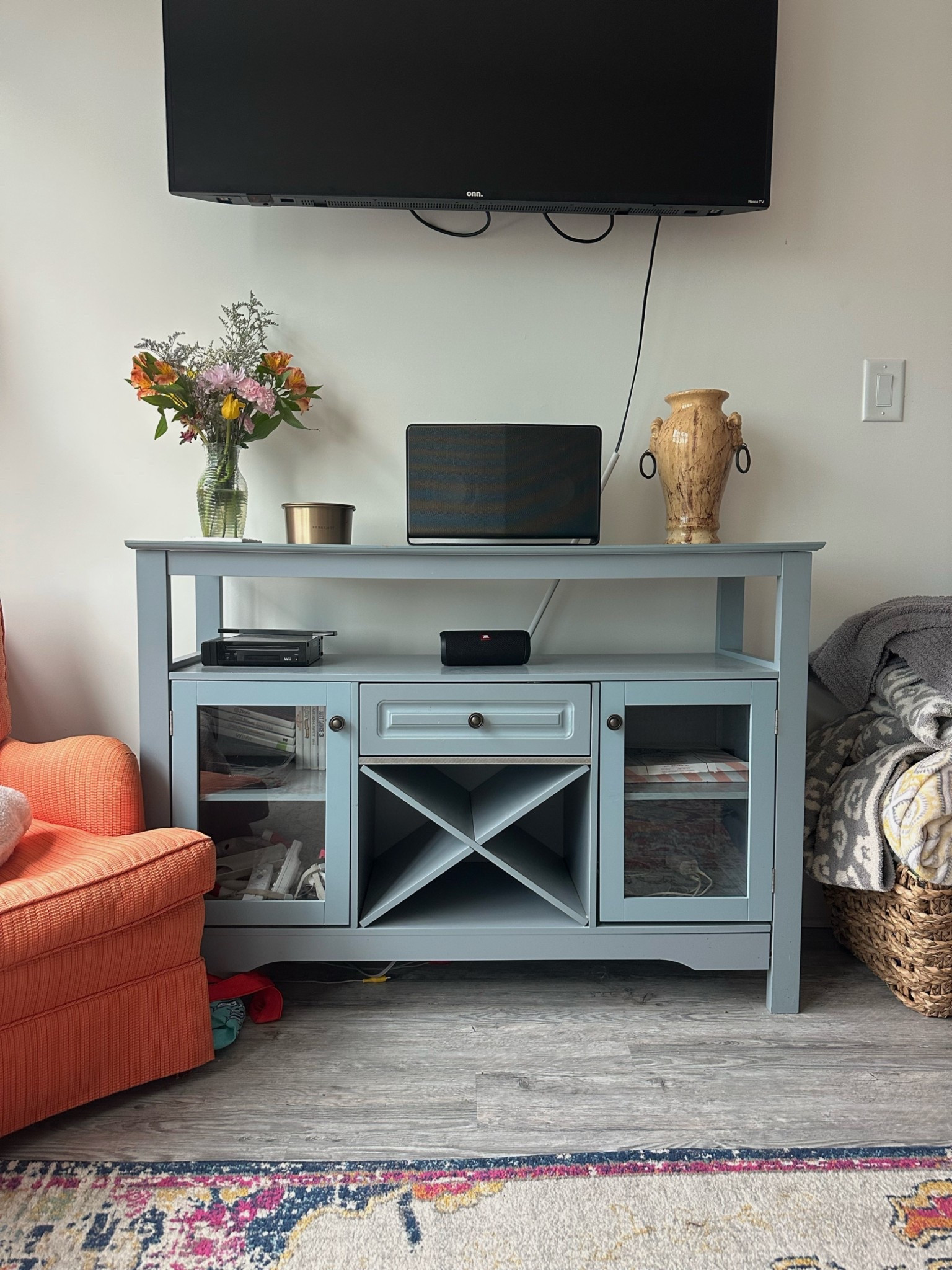 Blue table is originally from Amazon!! Bergamot scented candle from target 🩷 JBL speaker is always a classic. The speaker on top of the table is called LG Electronics Music Flow H5 Wireless Speaker (2015 Model)!! ❤️‍🔥 #LTKhome #LTKtarget #LTKunder100


#LTKHome #LTKFindsUnder50 #LTKFindsUnder100