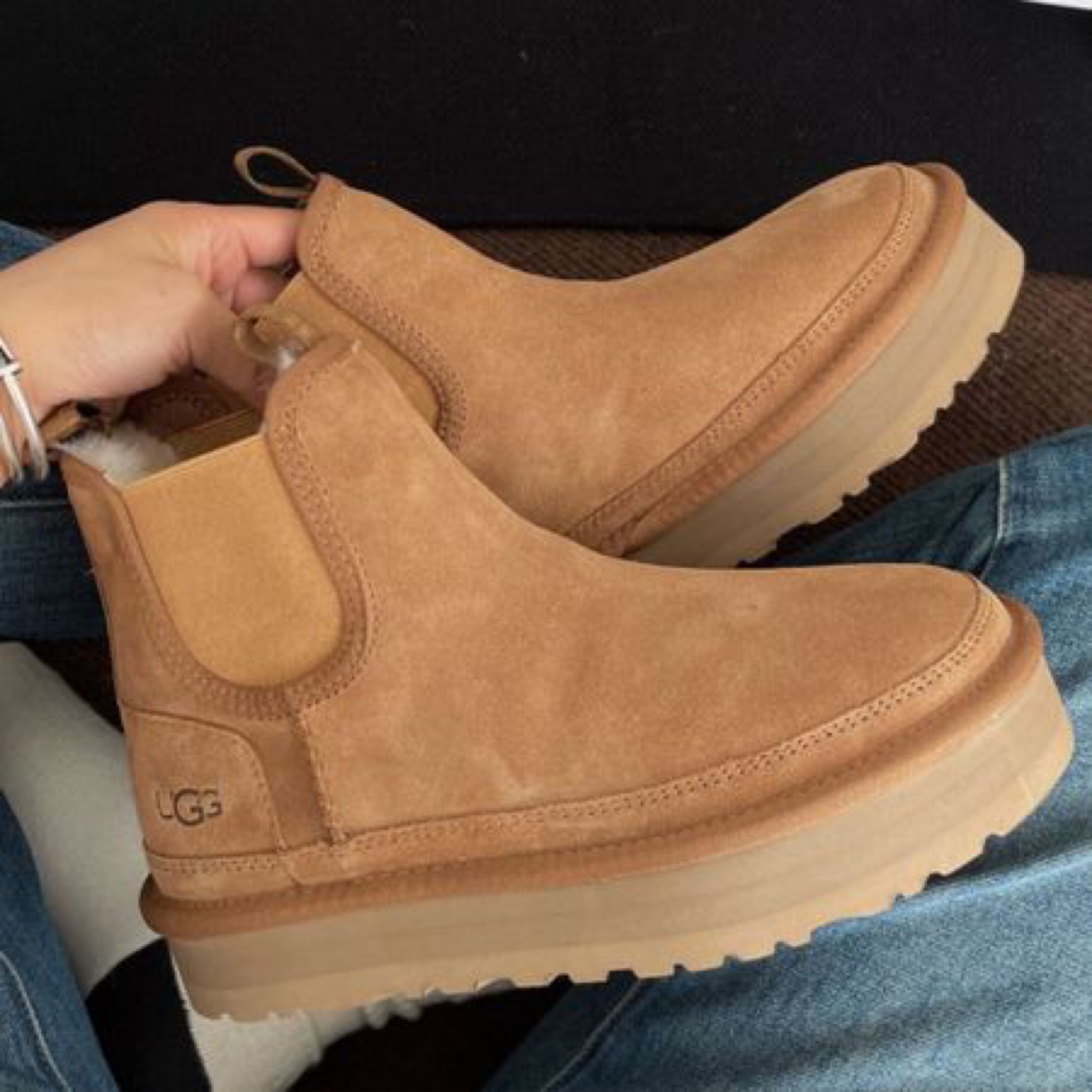 Fall staple item Uggs #dhgate #fencefinds 