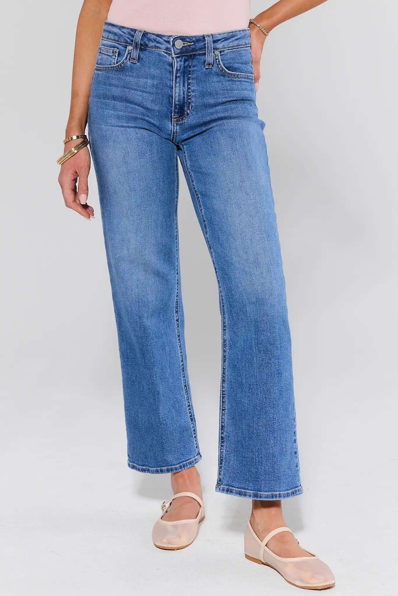 Ella Medium Wash Cropped Jeans | Avara