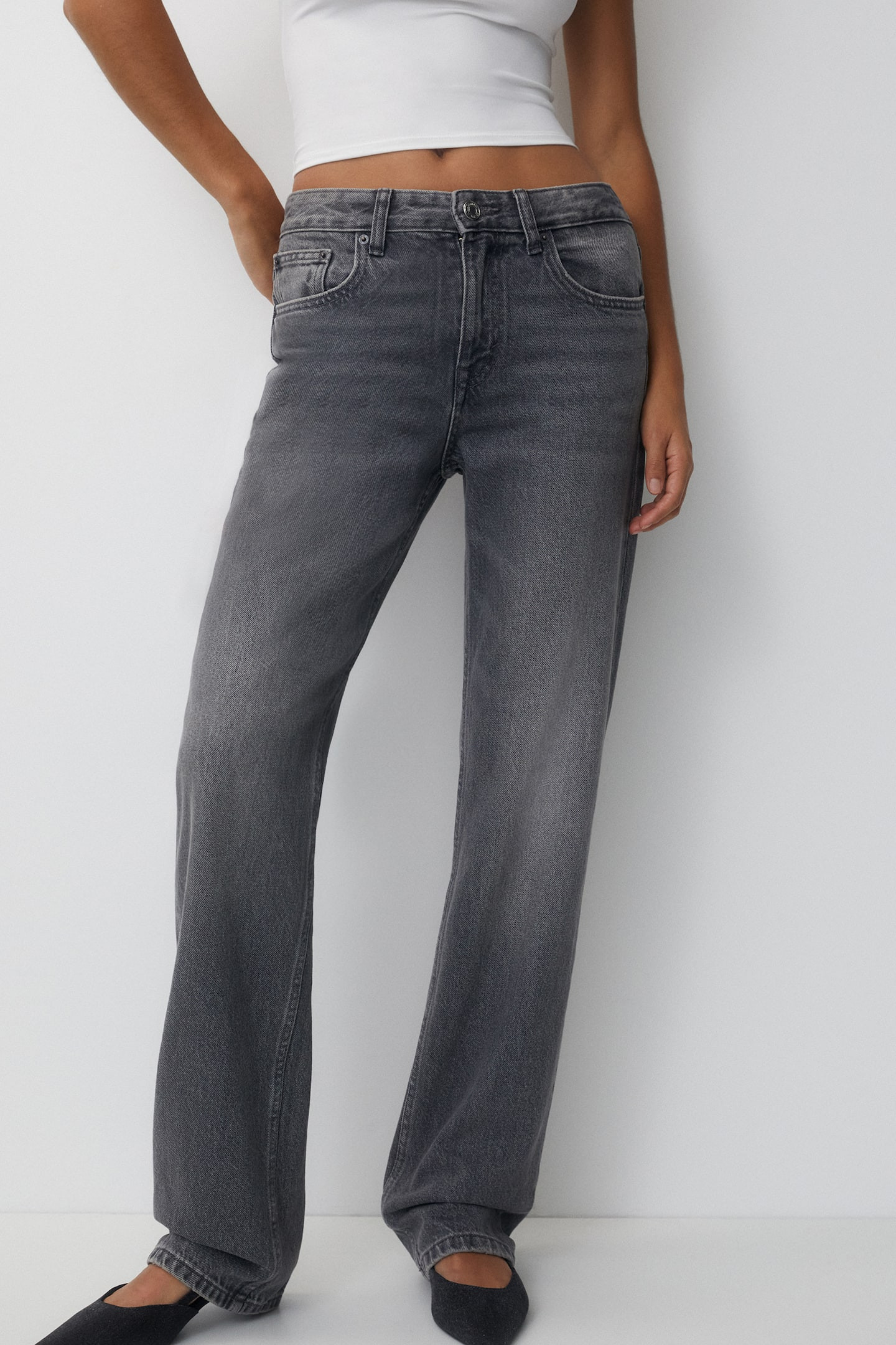 Mid-waist straight-leg jeans | PULL and BEAR UK