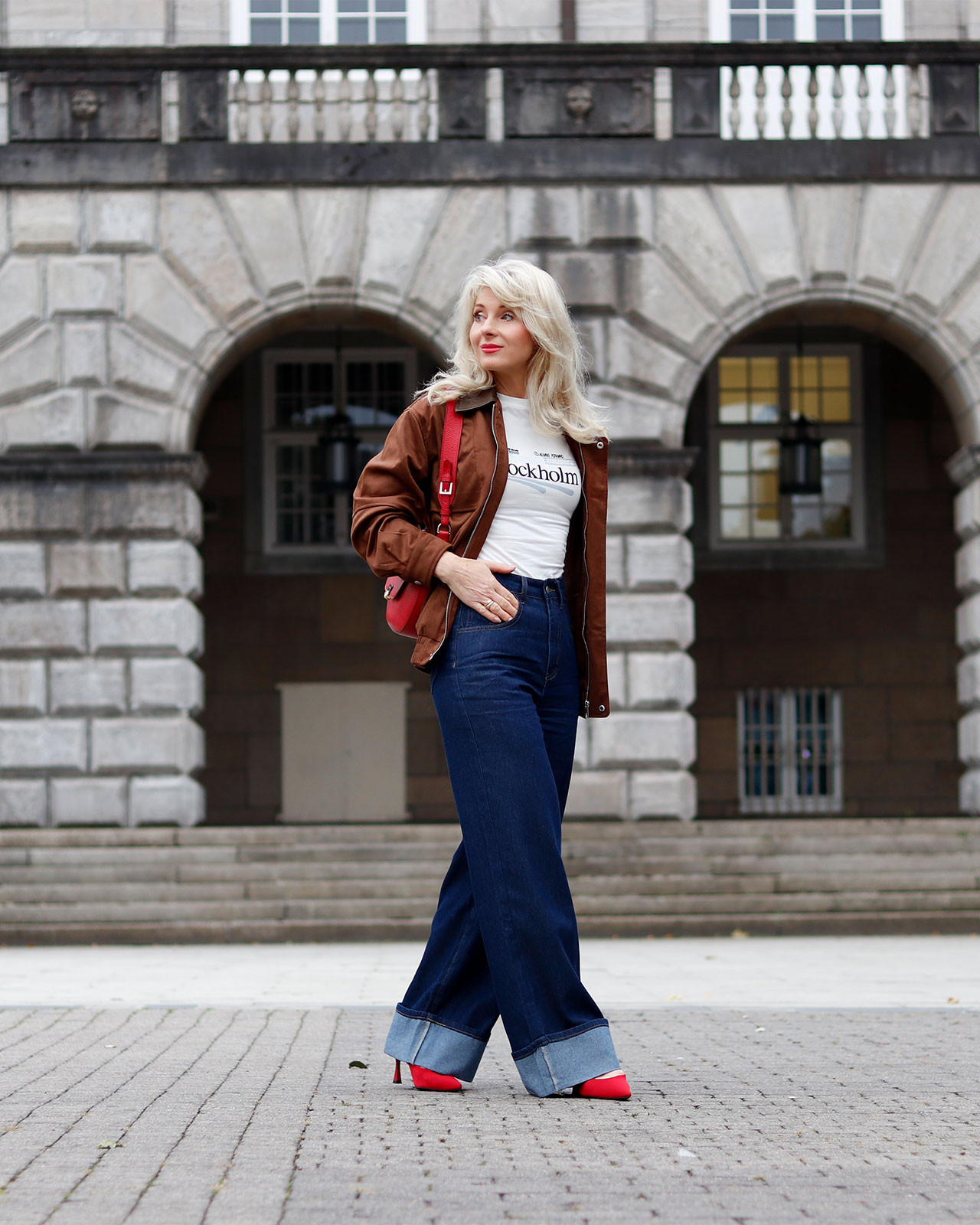 Herbst Trend - Jacke in Braun und Jeans mit Umschlag - Fold-up Jeans  

 #LTKstyletip #LTKjeans #LTKautumn