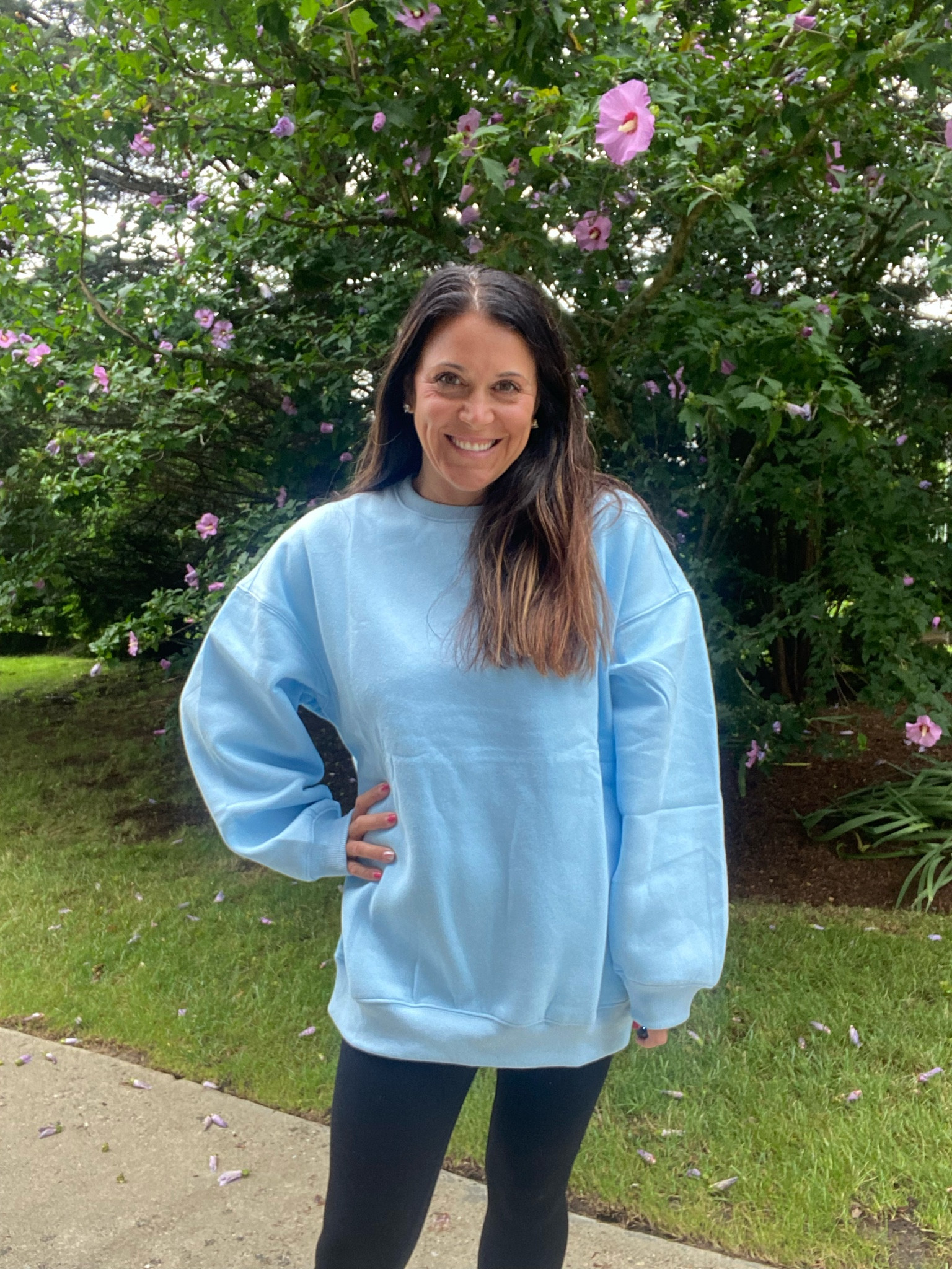Happy Sunday! Big week for us here… back to school! I think we’re all ready… 
Routine is key here & we’re really craving one...
GO RUN AND GRAB THIS SWEATSHIRT
It’s perfection. Tons of color, get your true size. I promise u will live in it. 
Head to my stories for more deets. 



#LTKstyletip #LTKFind #LTKSeasonal