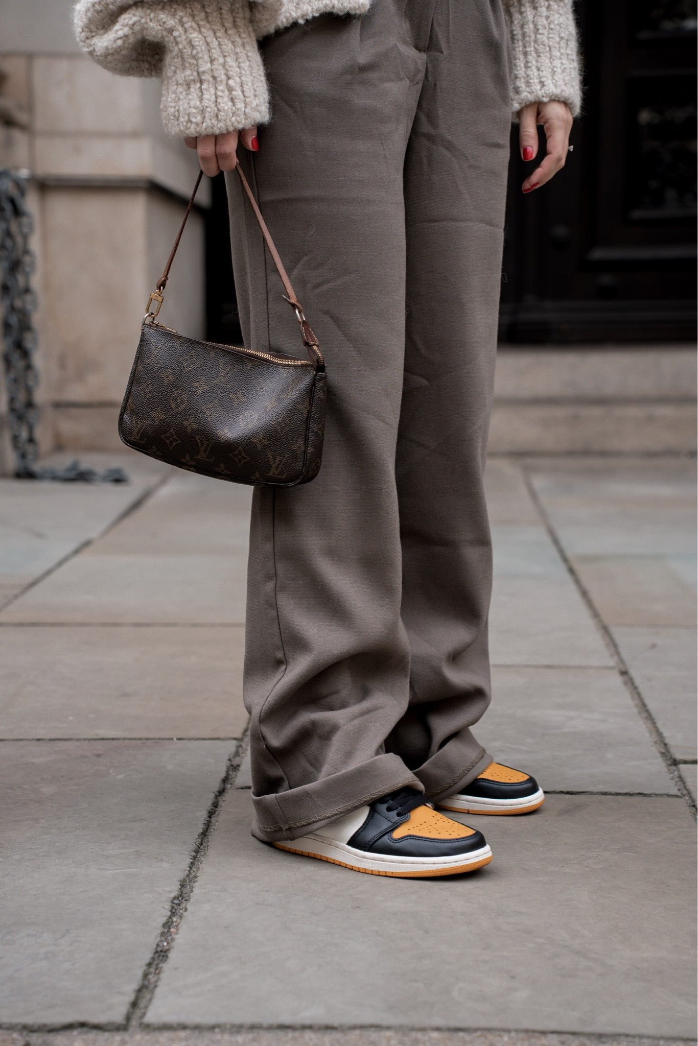 Details 🖤💛

#LTKSeasonal #LTKeurope #LTKstyletip