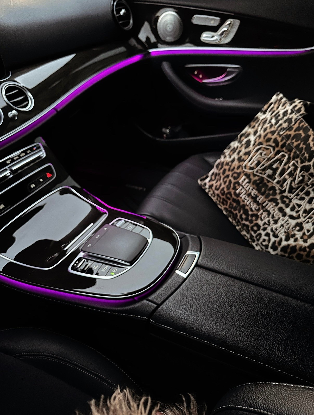 This leopard Ganni tote is one of my fave everyday bags. 

Leopard Large Canvas Tote Bag, Ganni Women's Large Easy Shopper Tote

#LTKootd #LTKselfcare #LTKmomlife