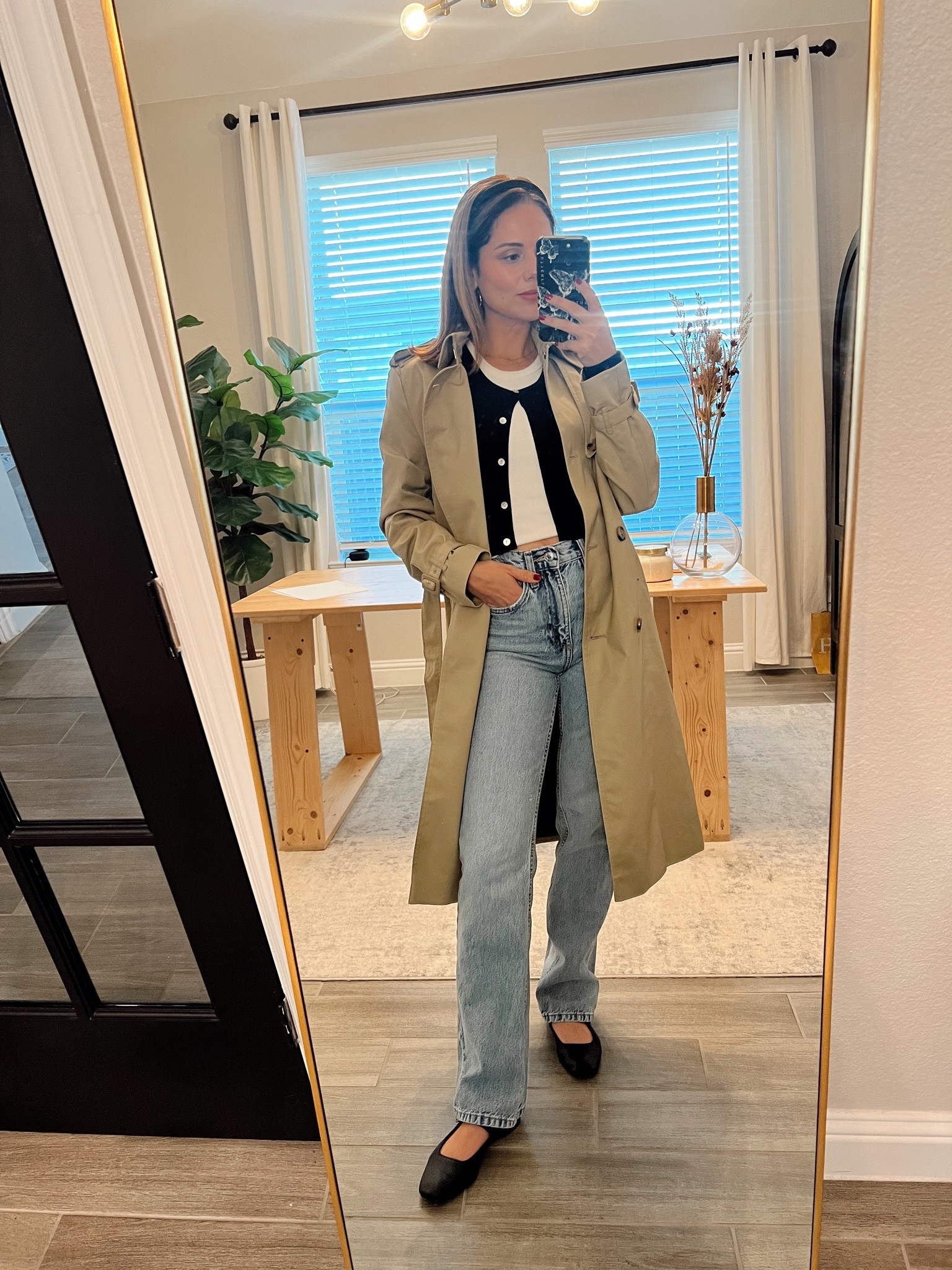 Gift ideas. Beauty. Trench coat. Winter. Jeans  

#LTKHoliday #LTKGiftGuide #LTKSeasonal