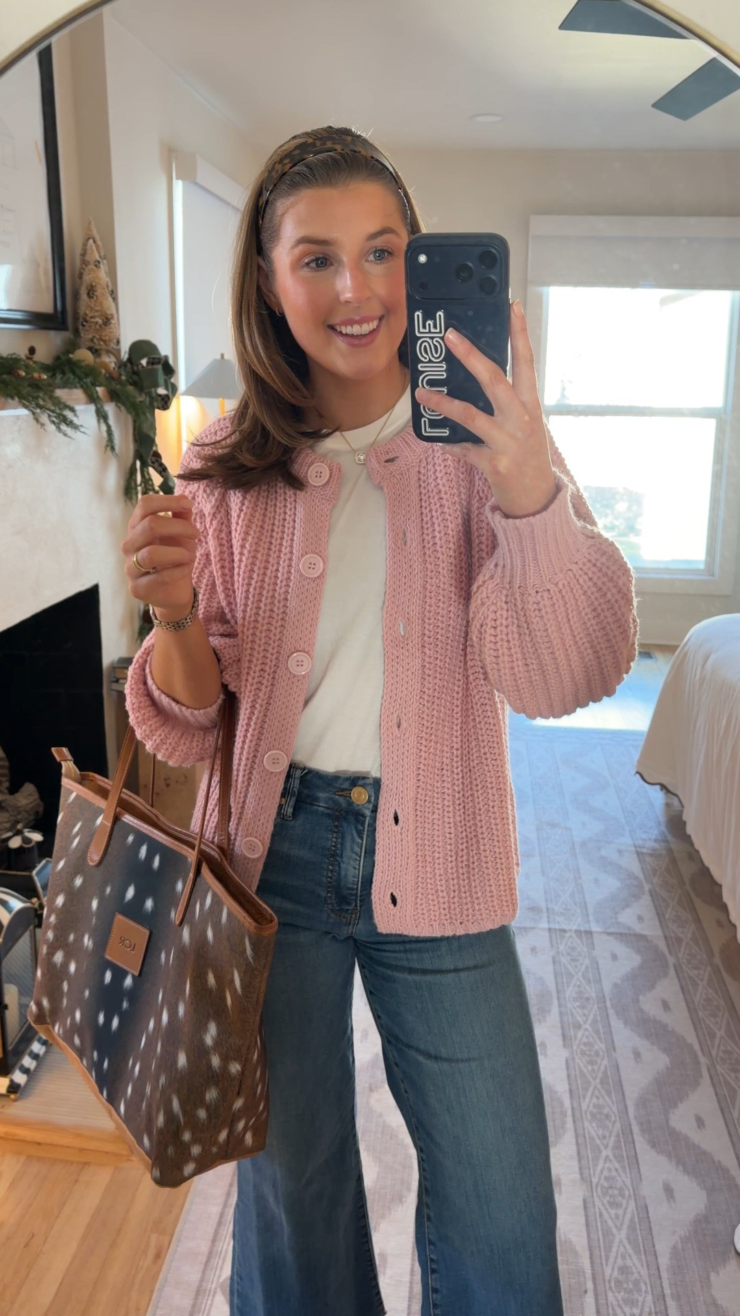 Ootd today! Wearing a M in sweater and 0 in jeans 