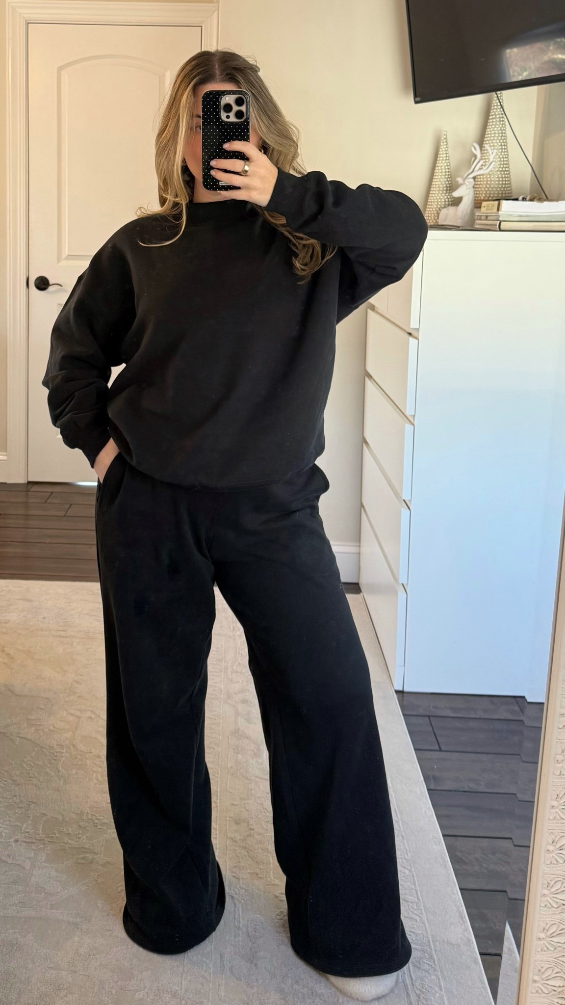 Comfiest WFH mock-neck sweat set from Hollister! I have it in both black & grey 

Size S in both sweatpants & sweatshirt

#LTKootd