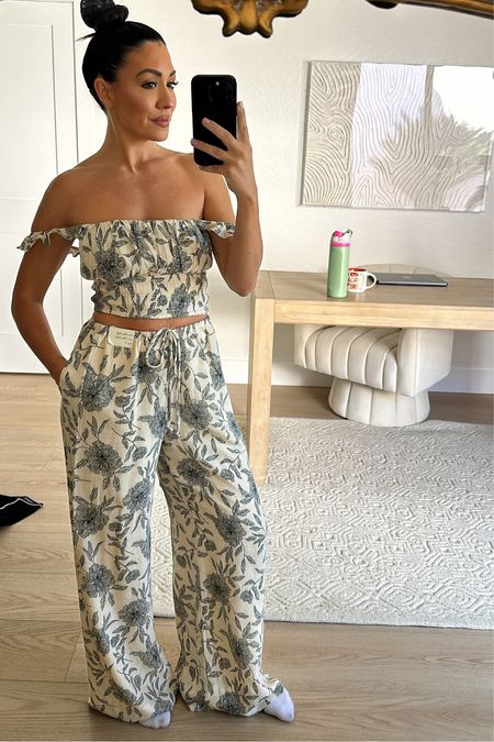 Just got this matching set from Abercrombie and it would be the perfect beach look! Wearing a XS top and small pant 

Vacation outfit 
Spring outfit 



#LTKSeasonal #LTKtravel #LTKstyletip