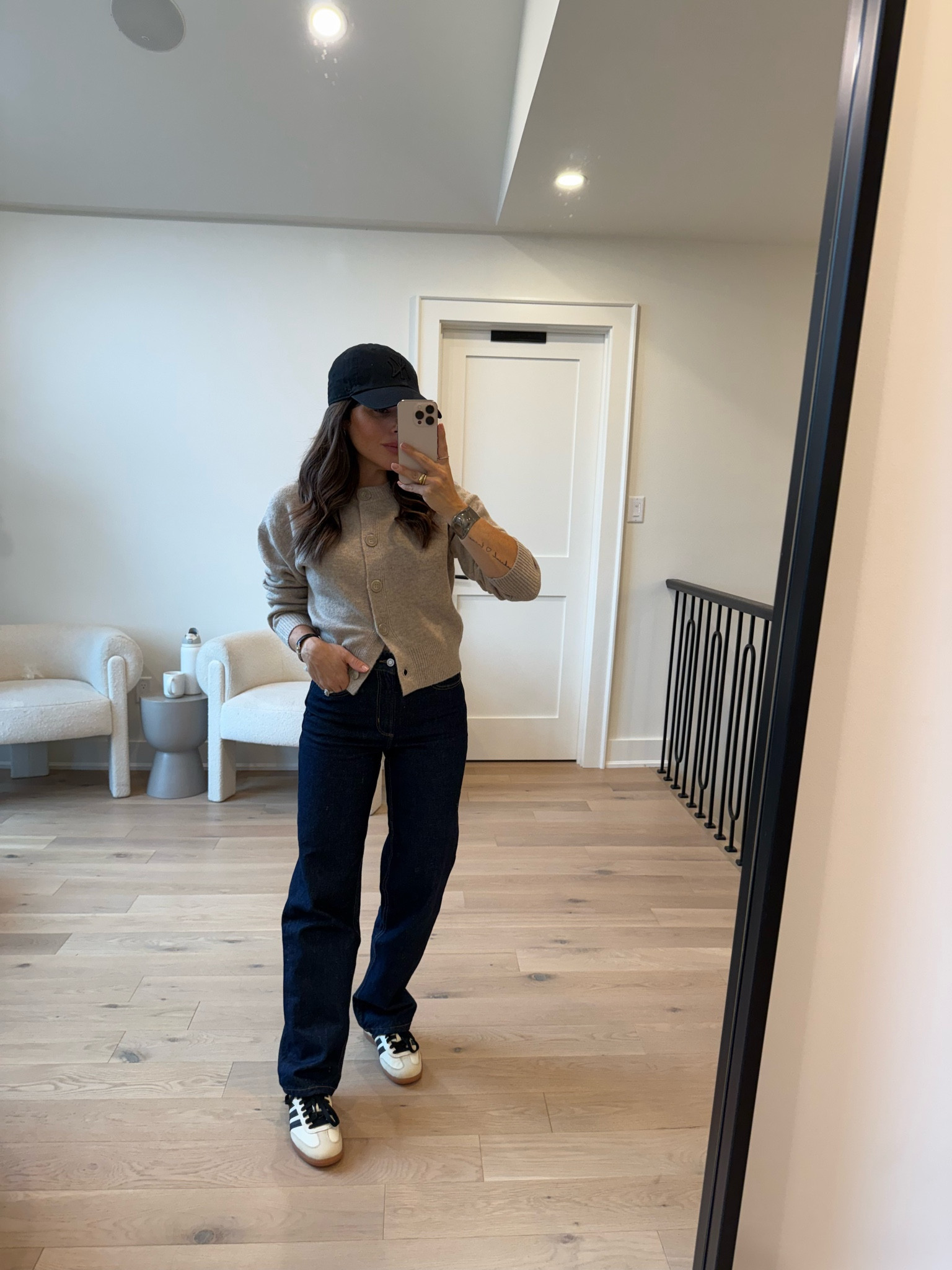 Cardigan - XS
Jeans - size 25

#LTKcanada #LTKworkwear #LTKstyletip