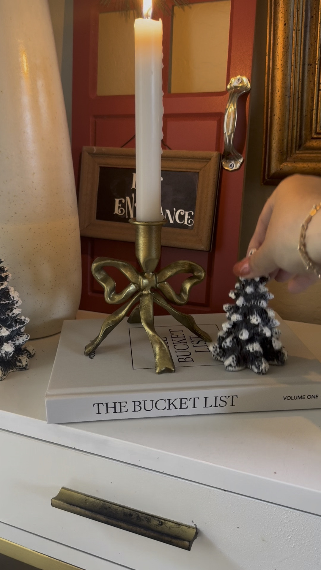 These are the prettiest coffee table books to style any surface of the home!
#homedecor #coffeetablebook #coffeetable #entrywaydecor #entryway #entrywaystyling #coffeetablestyling #coffeetabledecor #home #amazonhome #amazonfinds #amazonhomefinds #books

#LTKHome #LTKGiftGuide #LTKU