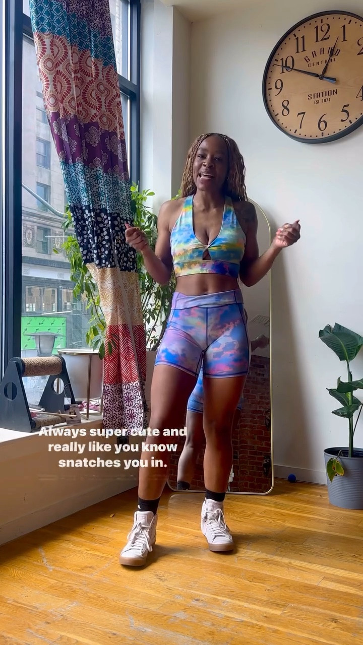 For the fashion girls that love the gym/ for the gym girlies who want their gym fits to match their fly 💕🫶🏾💕

So excited to announce I am officially a #fableticspartner !!!!!!!

@fabletics is one of my favorite athletic clothing brands - I’ve been a vip member since 2017 & counting 😄 

Here is my gym look for the day! This set is from last year. I will link it if it’s available or something similar! 

#fabletics #fableticsambassador #gymgirl #gymoutfits #gymoutfitoftheday #nikeblazermid77 #gymshorts #gymgrind