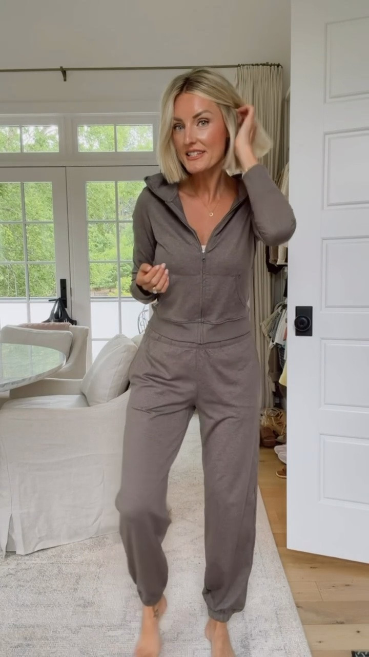 @Vuori US has so many pieces that would make the perfect gift any mom would love to receive this Mother’s Day! Several colors available in these pieces! Wearing size small. Spend +$250 to receive a free tote. Offer valid through 5/7 or while supplies last, online only. #vuoripartner 

Loverly Grey, Vuori, loungewear, matching set

#LTKootd #LTKMothersDay