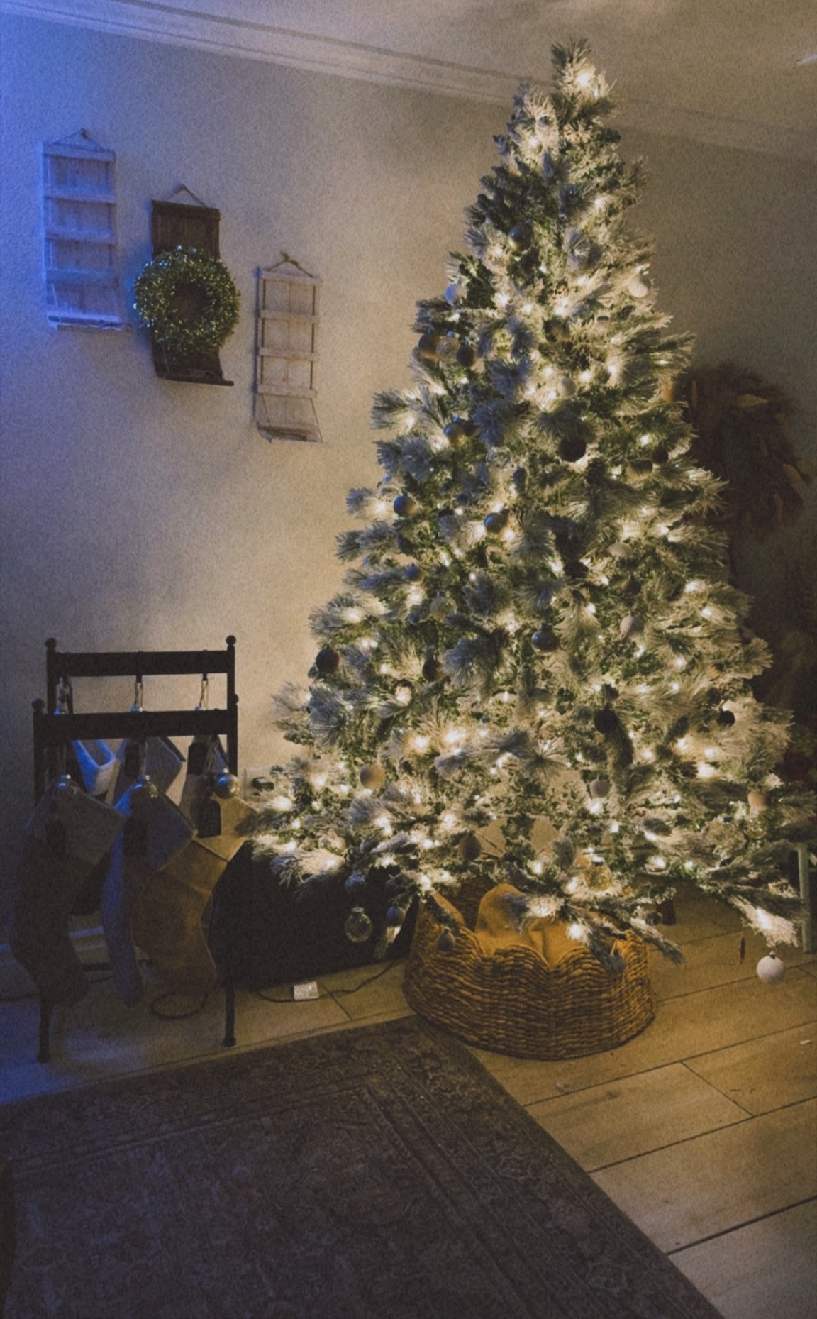 It’s beginning to look a lot like Xmas #christmasdecor #neutraldecor #neutralchristmasdecor 

#LTKHome #LTKHoliday #LTKSeasonal