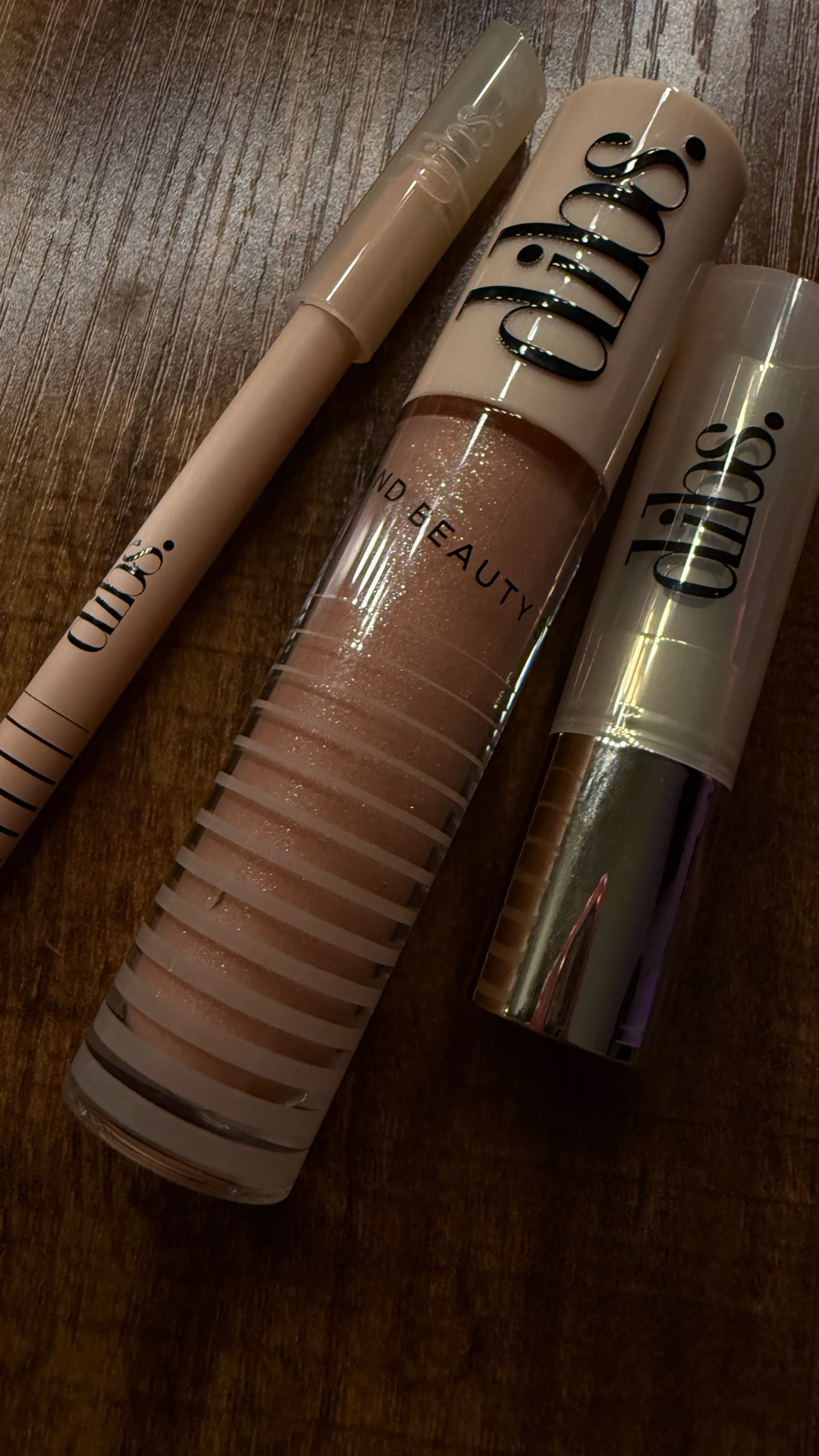 It’s Thin Lip Bestie Lip Combo of the Week 💋✨
This week we’re doing a @DIBS Beauty  bundle moment No Pressure Lip Liner + Jam Jam + Glossy Lip Balm… and yes, you can customize your own shades. I’m showing you my go-to combo and she is neutral, glowy, a little sparkly, and gives that subtle oomph (thank you, Jam Jam 👏).

As your Thin Lip Bestie, I do not gatekeep good lips. This one is 100% Thin Lip Bestie approved.
No Pressure Lip Liner- Shade XOXO
Jam Jam Lip- Rhubarb Pie
Glossy Balm- KISS Me Quick 
#ThinLipBestie
#ThinLipBestieApproved
#LipComboOfTheWeek
#MakeupOver40
#BeautyInMy40s 💄✨