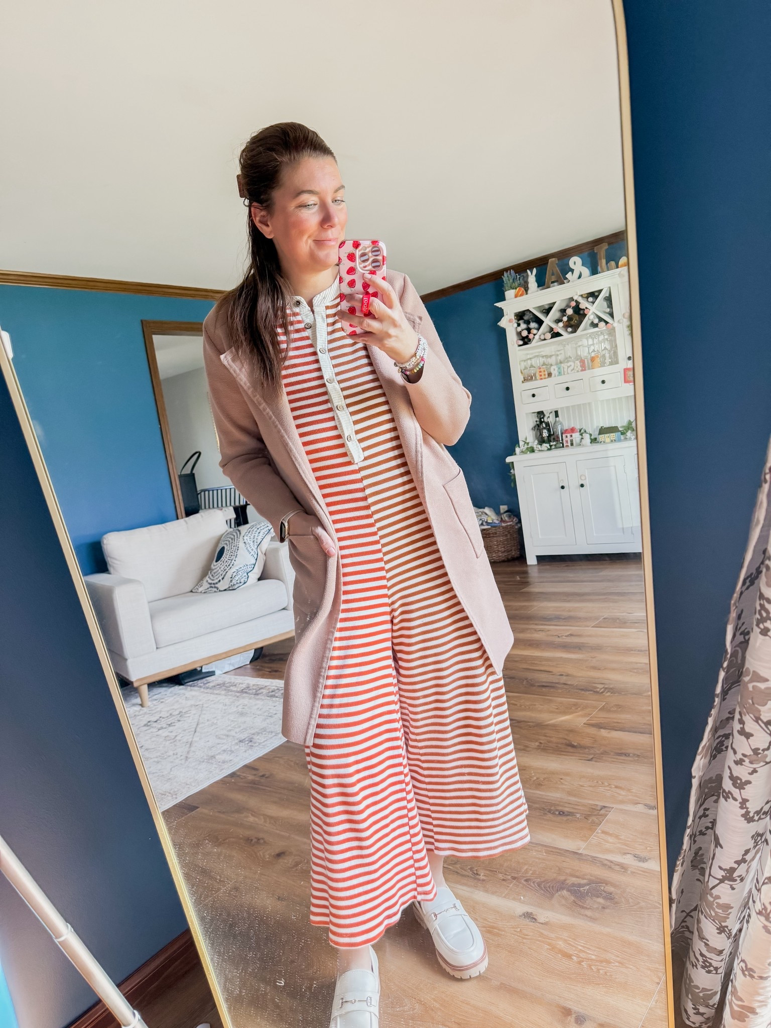 Add the cardigan 

#LTKMidsize #LTKootd