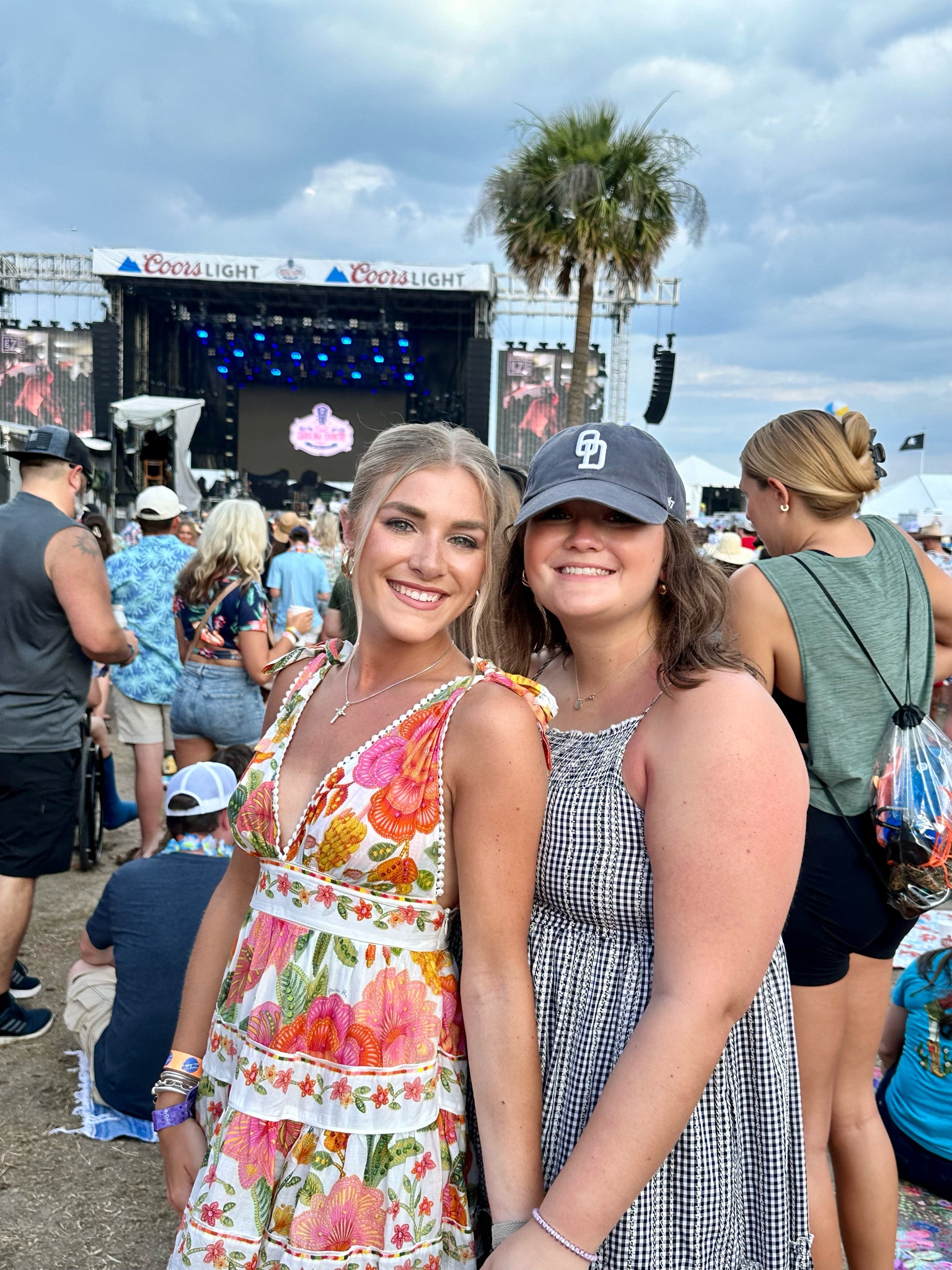 Hawaiian night for CCMF 🤠🌺

#LTKStyleTip