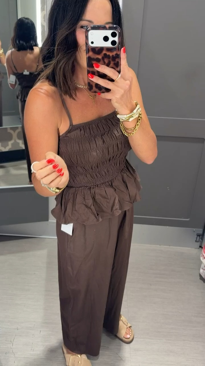 Chocolate brown is having a moment and this set is SO cute 🤎

Looks way more expensive than Target. I love pieces you can wear together or mix and match.

Size XS
5’3 for reference

#targetstyle #targetfinds #targetfashion #brownoutfit #summerstyle #affordablefashion #targetdoesitagain #ltkstyle #everydayoutfit #summerfashion