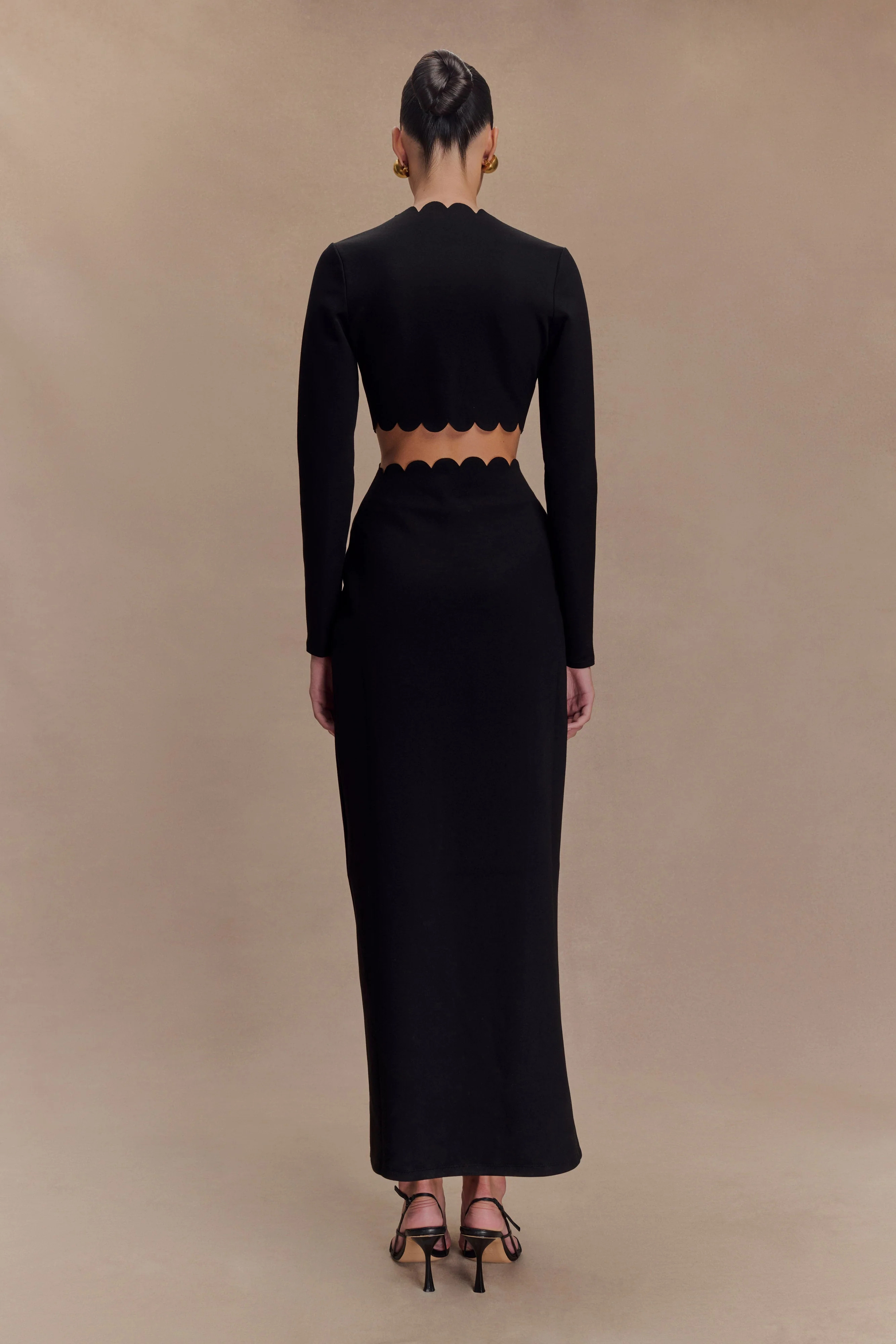 Scalloped Halter Maxi Dress - Black | MESHKI US