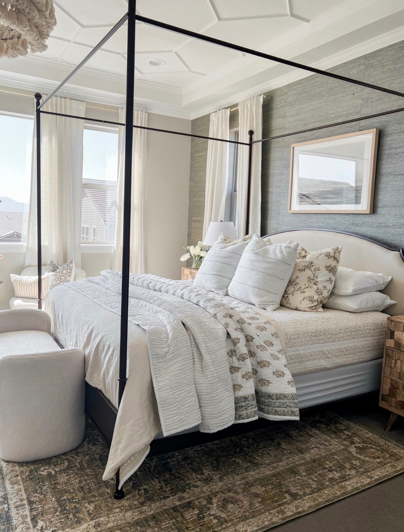 Neutral bedroom for spring 🤍


#LTKOver40 #LTKHome #LTKSeasonal