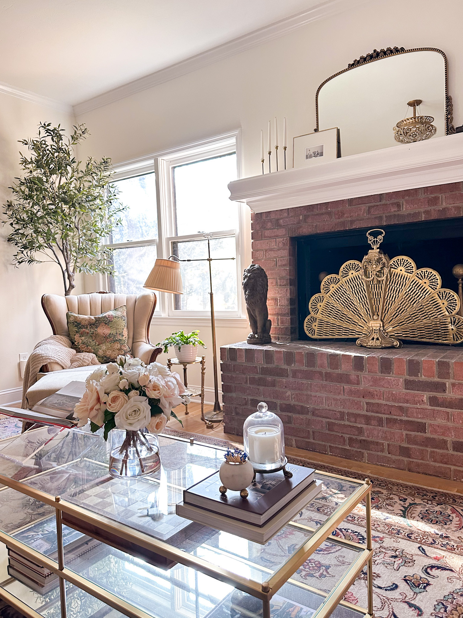 You're not going to believe me when I tell you....

...both of these arrangements are faux! Seriously. Even the roses with the water. 

Do yourself a favor and invest in some high quality faux stems like this fuchsia peony bundle (I used 2 here). Not into arranging flowers? Afloral also has options like this lifelike arrangement of pink and white roses that will leave you doing a double take. 

Sharing these as well as some other favorites that stand the test of time! 

Use code CREATOR to receive 10% off on orders over $75+ now through the end of 2025. 

 #afloral #homedecor #interiordesign #homestyling #luxuryliving #florals #flowers #roses #peonies 

#LTKHome #LTKFindsUnder100 #LTKStyleTip