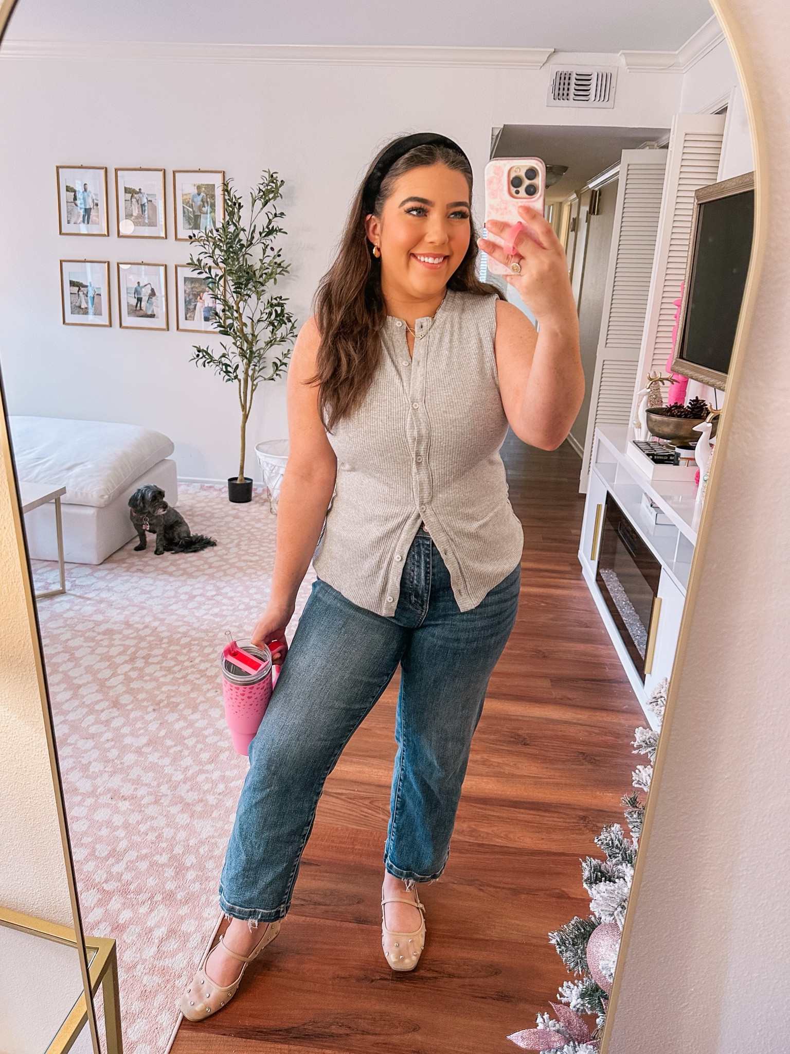 Cute casual outfit! I’m obsessed with this top! So versatile! Wearing a large! 

#LTKStyleTip #LTKMidsize