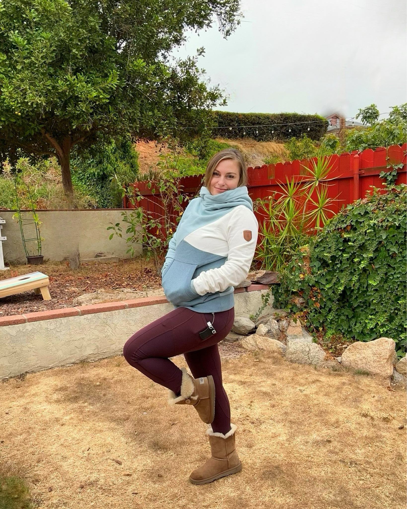 Fall is here! At least in the mornings 😂 Unfortunately our grass is still dead from the summer heat.
Has it cooled down where you’re at or are you still using your AC?
I’m so happy I now get to wear my favorite hoodies again! I LOVE the scuba neck on this hoodie from @wanakomeclothing and cannot wait to stock my wardrobe full of them!
Sweatshirt is linked in my ltk if you want to be Twinsies 👯‍♀️