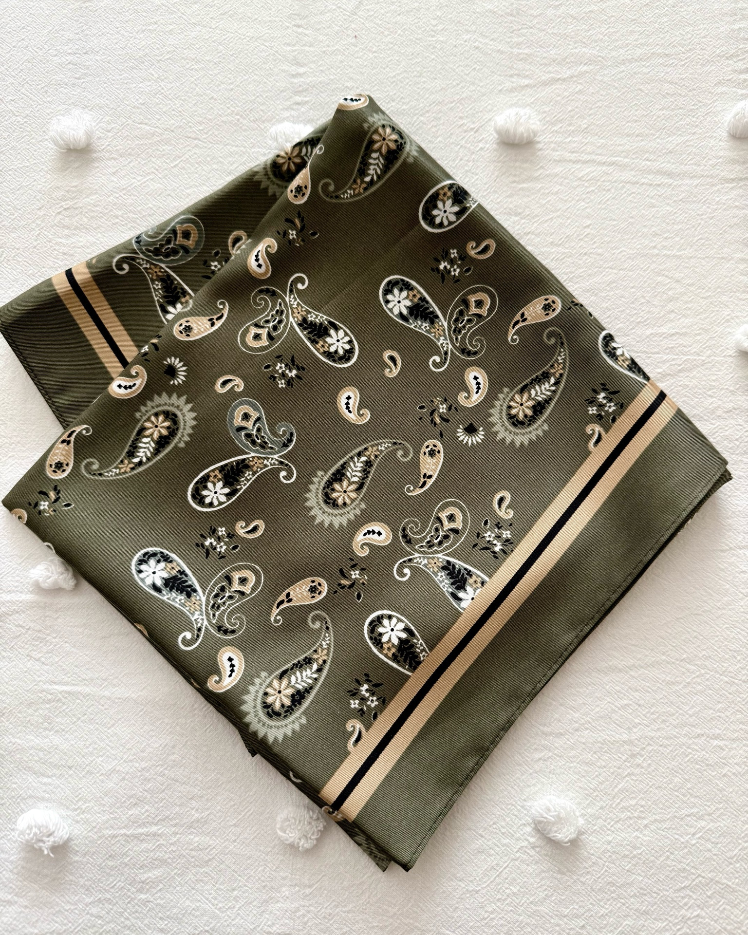 I just love scarfs! So cute and versatile! And this one is perfect for fall and on sale now! 


Fall scarf, fall accessories, Olive scarf

#LTKSeasonal #LTKmomlife #LTKSaleAlert