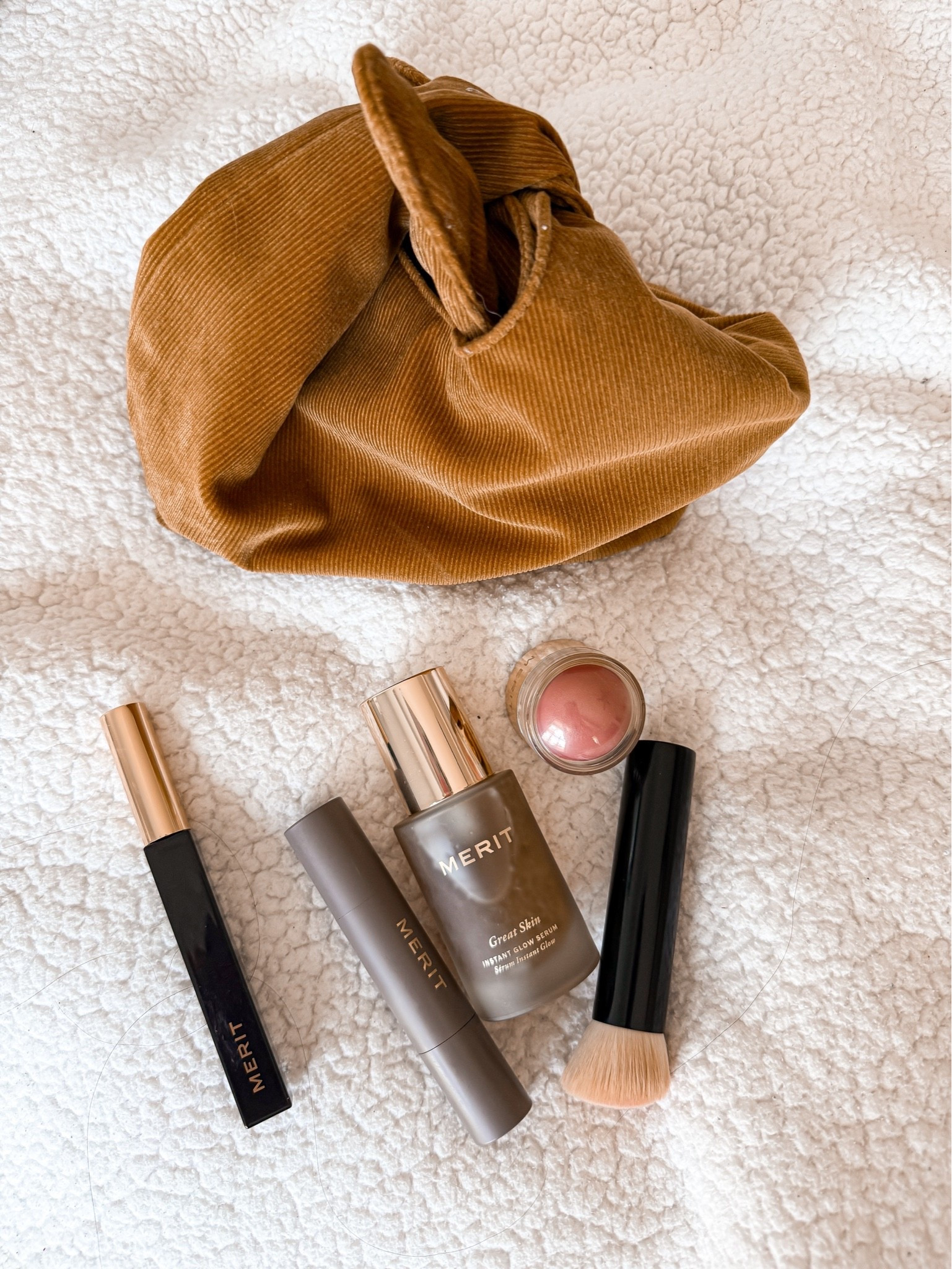 My 5 minute makeup routine all from Merit!
Foundation stick: Linen
Blush: Beverly Hills
Bronzer: Clay

#LTKMothersDay #LTKmomlife #LTKmorningroutine