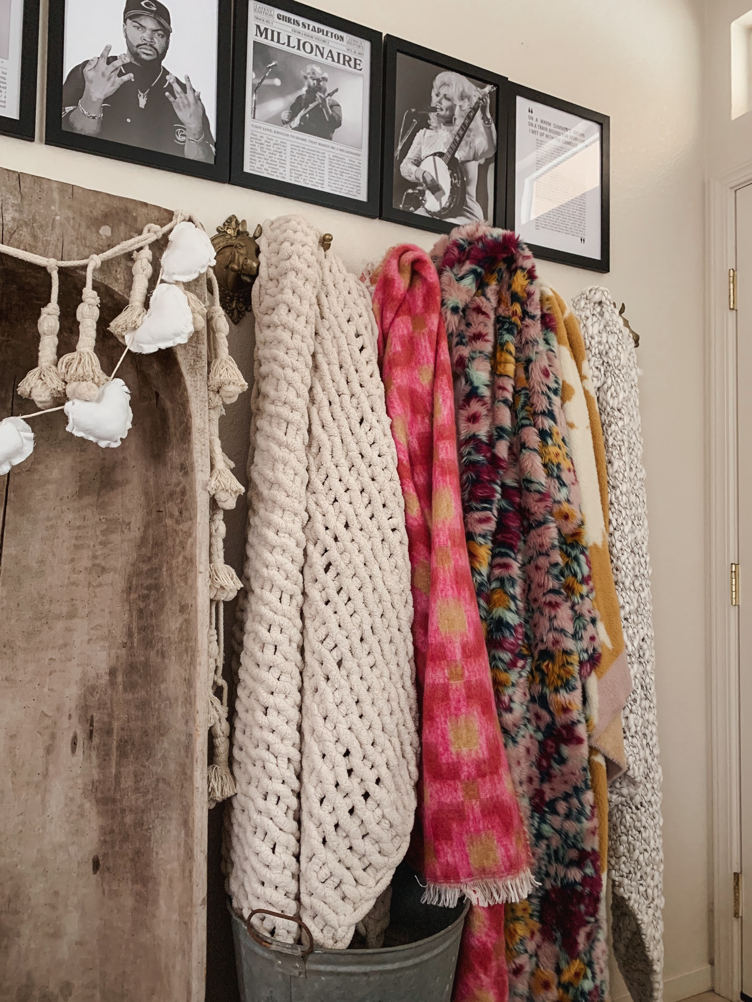 Home decor
Throw blankets 
Throw blankets 
Gallery wall

#LTKfamily #LTKhome #LTKeurope