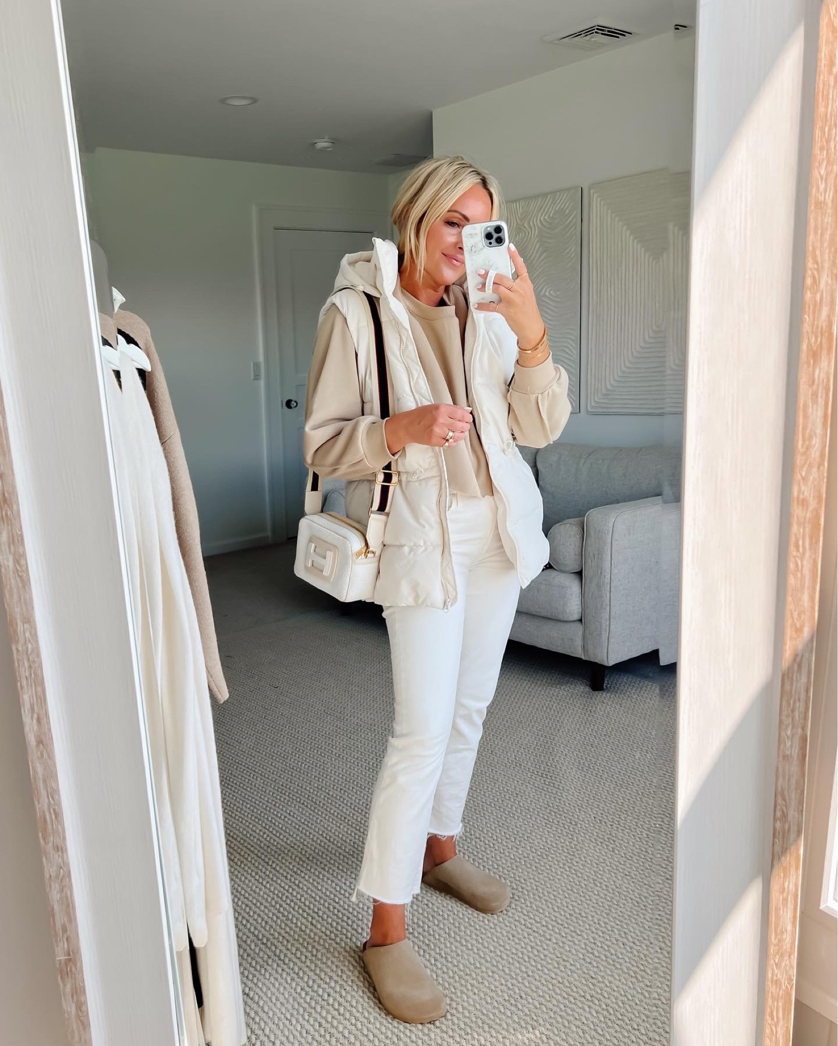 White denim jeans for fall | Mother Denim Ankle Fray | Mom Style
