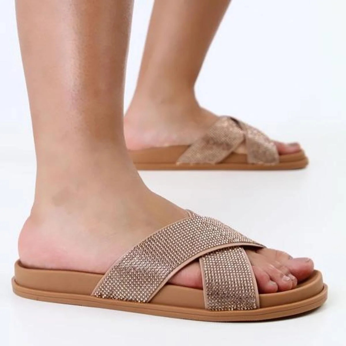 Sandalia Rasteira Feminina Tiras Cruzadas Brilho Strass Moda Blogueira Solado Flat - Caramelo | Zattini (BR)