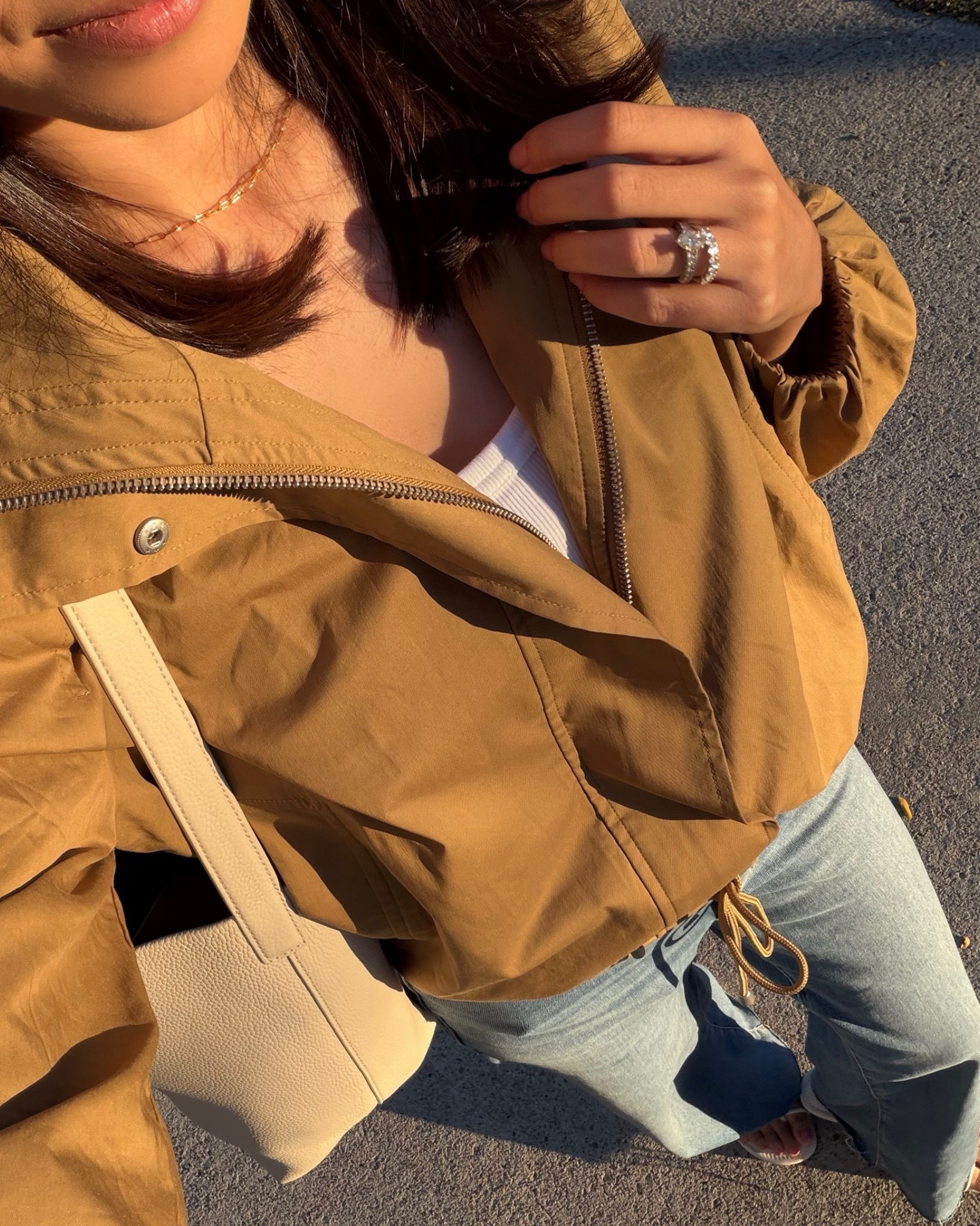 Ootd 

Rails jacket small nsale find! Beautiful lightweight chic jacket 
BR tank xs runs big 
Frame wide leg jeans 
Quince bucket bag small