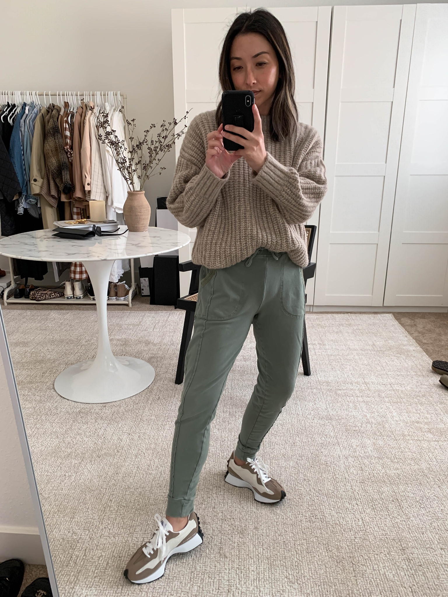 NEUTRALS FROM FISHERMAN COCOON CREWNECK + BUCKET BAG OUTFIT