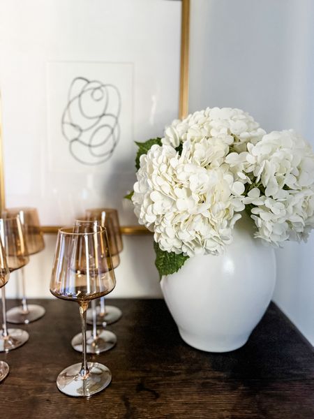 These faux hydrangeas are my favorite tabletop decor piece! Add to your favorite vase for a seasonal refresh ✨ 

Faux florals, faux stems, seasonal blooms, hydrangeas, tulip dining chair, dining chair, acrylic dining table, dining table, sunroom, breakfast nook, kitchen,dining room, women’s fashion, summer fashion, spring fashion, puff sleeve top

#LTKSaleAlert #LTKHome #LTKSeasonal