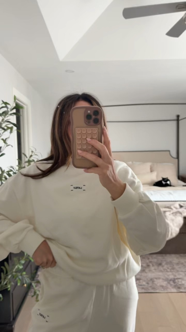 I am so in love with these @Lately Lounge pieces. I’m wearing small in both

#LTKootd #LTKSeasonal