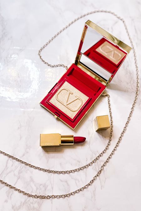 Go Clutch Finishing Powder in shade 111 Golden Notte by @Valentino.beauty 

#LTKsalealert #LTKHoliday #LTKbeauty