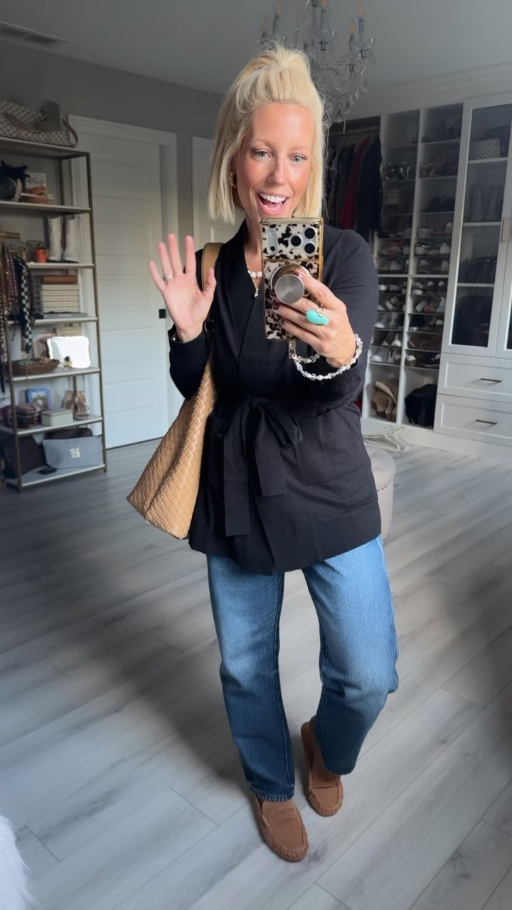 This belted cardigan is so nice!!! I love the fit!!⬇️⬇️⬇️
Cardigan small
Jeans size down to a 2 (run big)