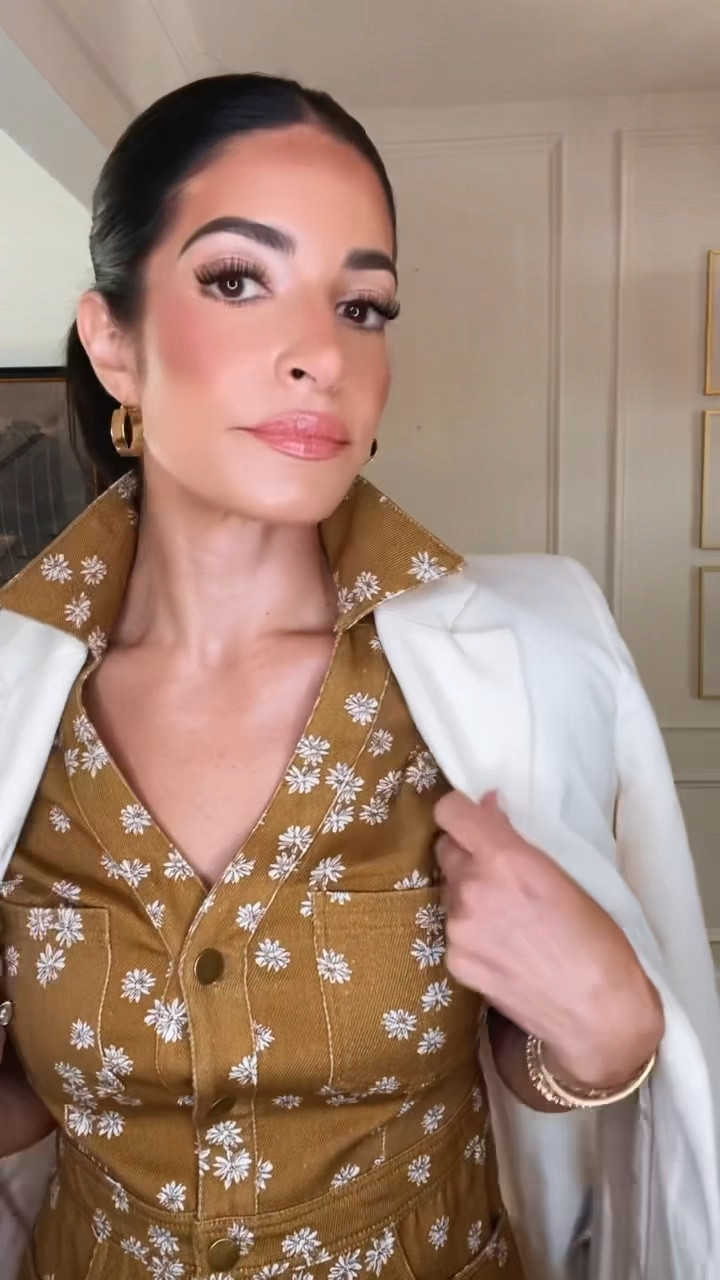 Fall florals, reimagined 🍂✨

Mustard + white print, cream layers, and my favorite woven flats - the kind of outfit that feels effortless but pulled together.

The best part? You can shop it right here in Champaign at @firaboutique 🤎 Shop local, or have it shipped anywhere in the US! 📦

👉🏼 Follow @ericawakeland + @firaboutique for more style + lifestyle inspo worth saving!

#LTKFindsUnder100 #LTKOver40 #LTKFindsUnder50