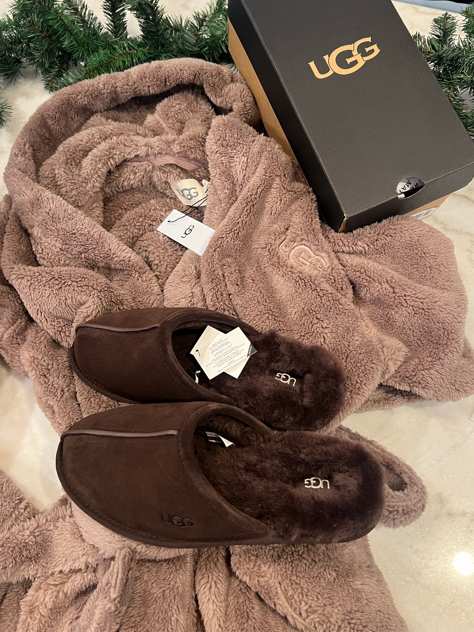 Cozy gift set idea for him! 🤎❄️

#LTKMens #LTKGiftGuide #LTKSeasonal