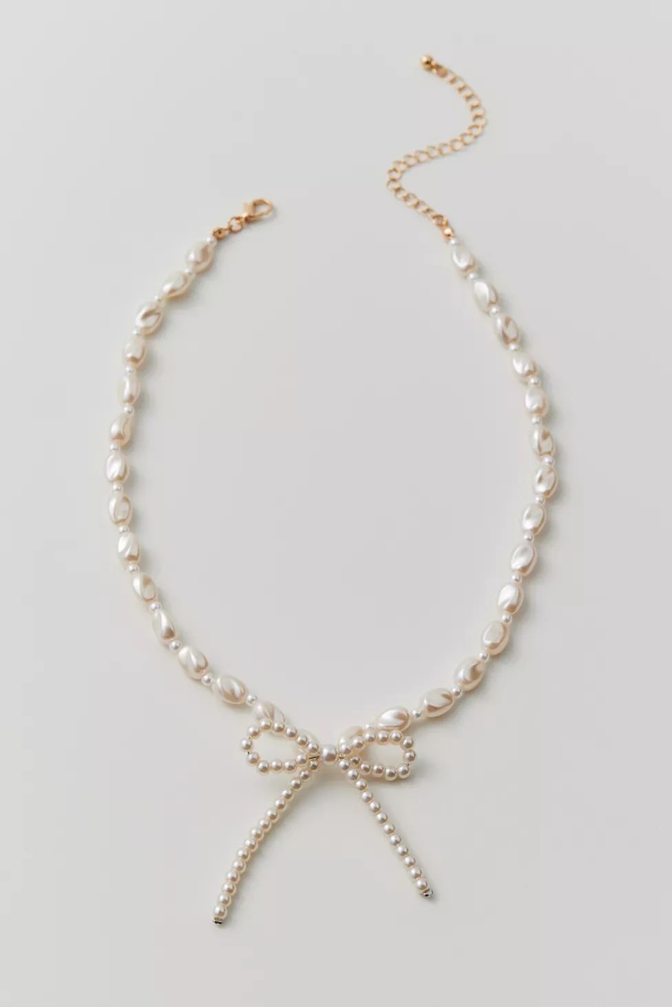 Pearl Bow Necklace | Urban Outfitters (US and RoW)