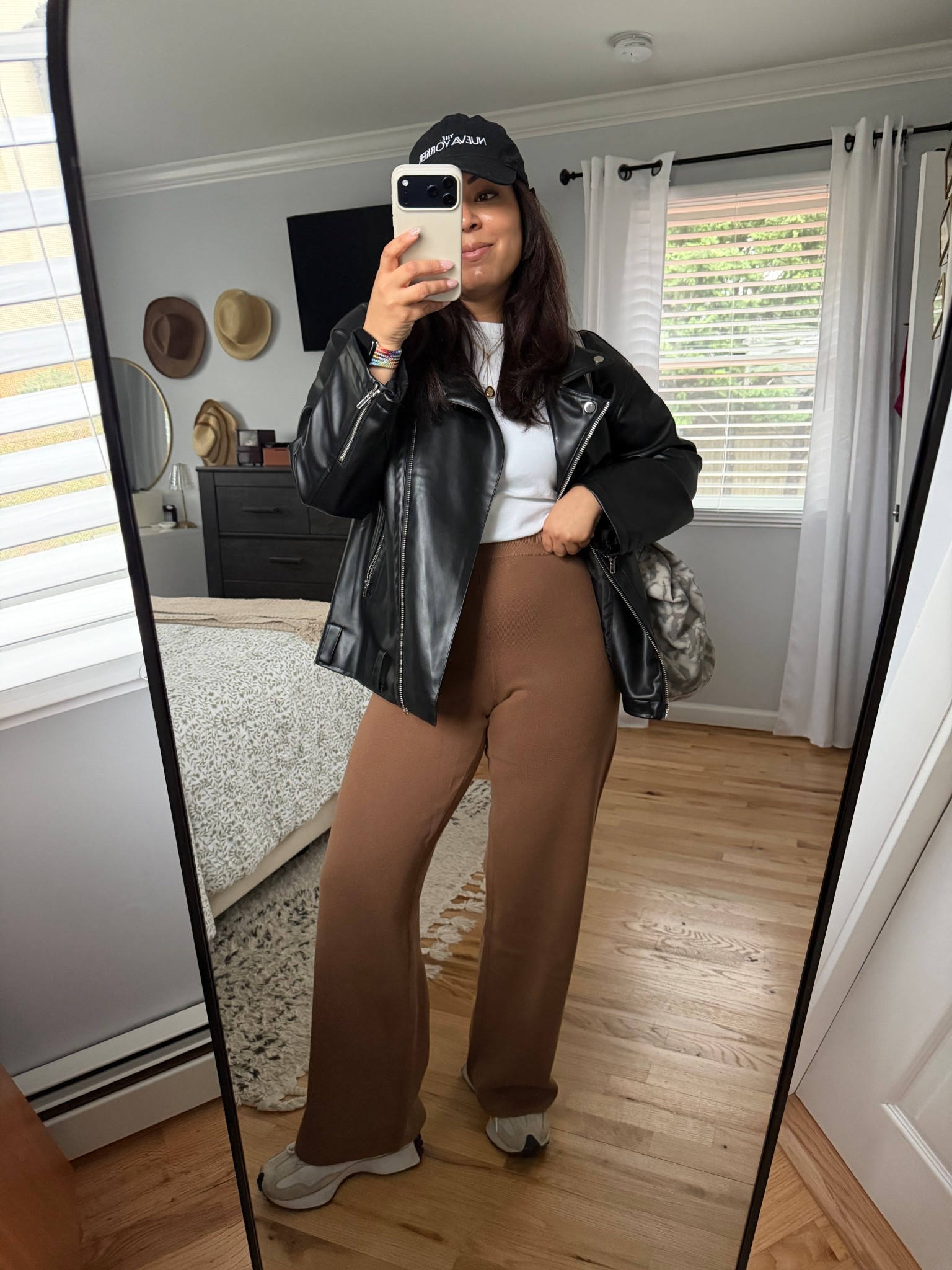 Casual everyday outfit mom style mom outfit winter fashion 

#LTKootd #LTKFindsUnder100 #LTKgrwm