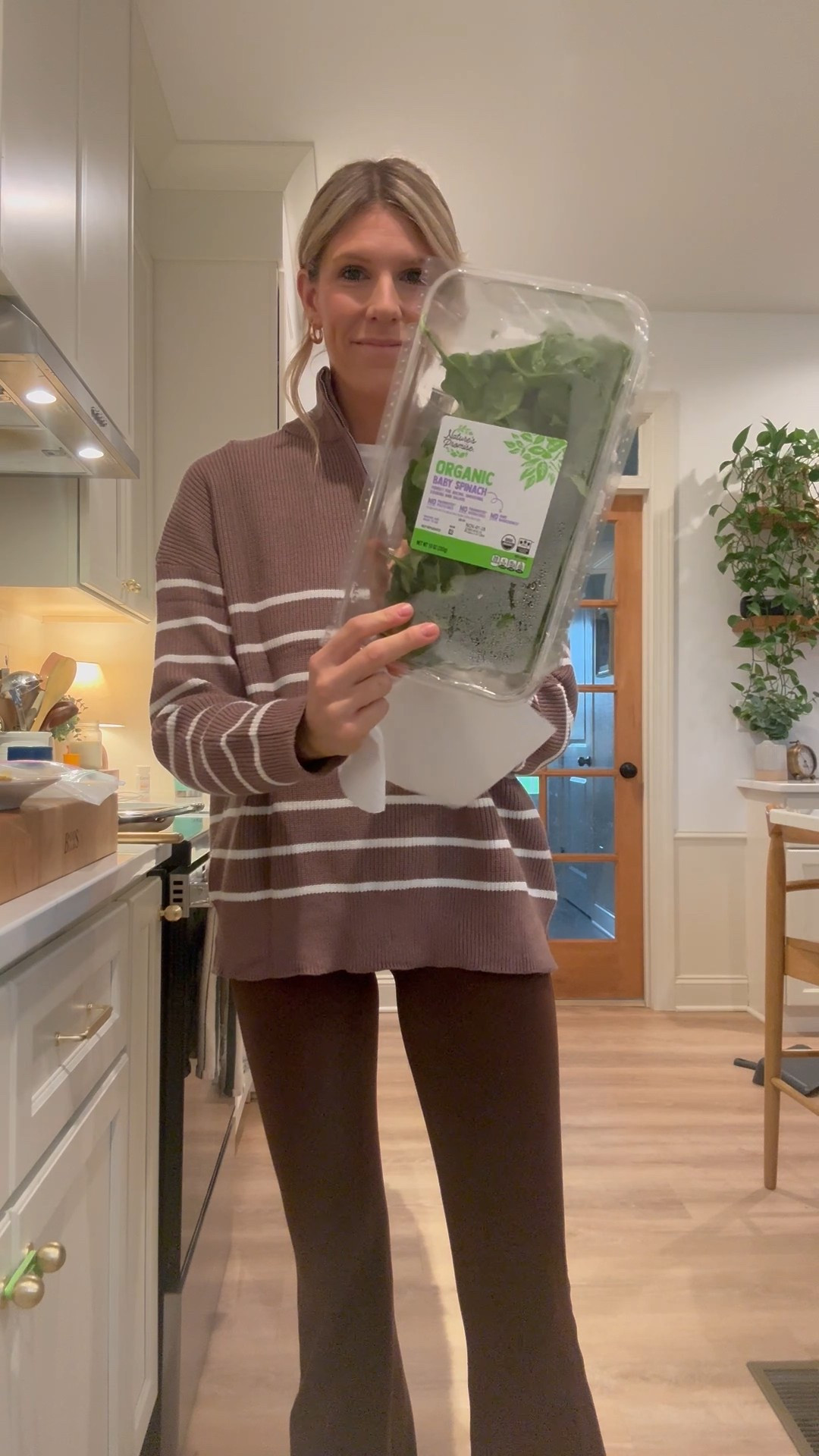 Fav tip to keep your greens fresh! Add a paper towel & store it upside down in The fridge👌🏻 Wearing some fall favs, I wear these leggings & slippers at some point everyday haha!

#LTKSeasonal #LTKActive #LTKStyleTip