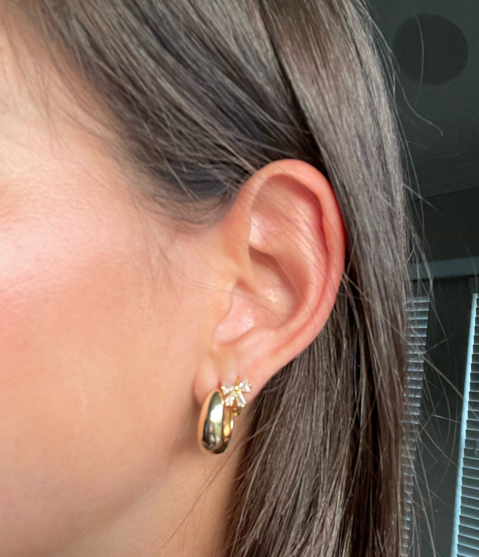 my earring stack💎✨
first hole: EVRY JEWELS: “BRANDY EARRINGS” use code MAD102 (similar linked)
second hole: Amazon bow earrings (exact linked)