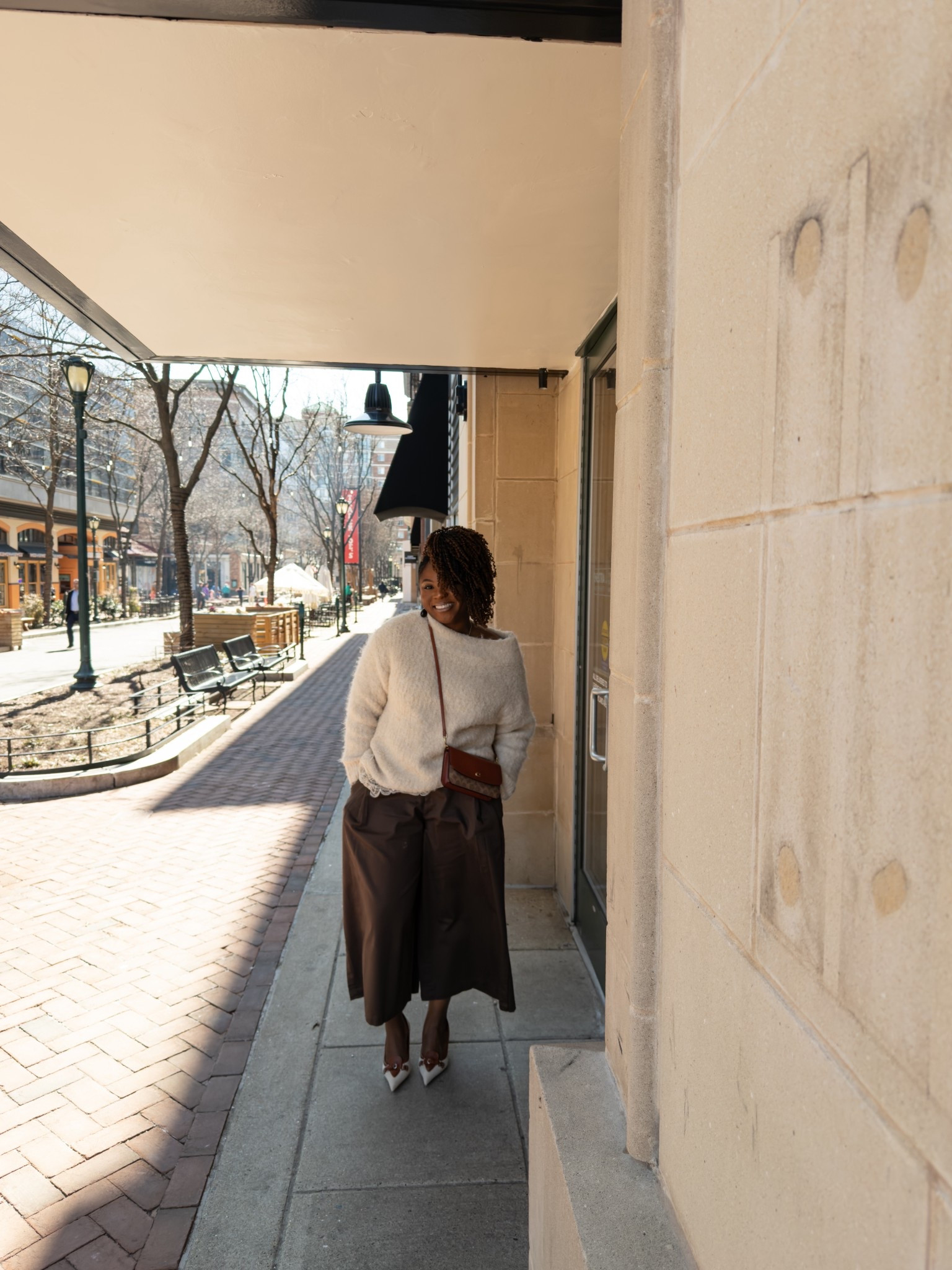 I don’t understand the weather, I just dress for it at this point.
 
Today was shades of brown — I’ve really been loving darker browns lately, and these culottes were no exception!
Happy new month peeps 🤎
.
.
.
.
.
#StyledByKemi #DMVStylist #WashingtonDCStylist #PersonalStylist #Culottes #NeutralOutfit #BlackWomenStyle #WhatIWore #BrownAesthetic