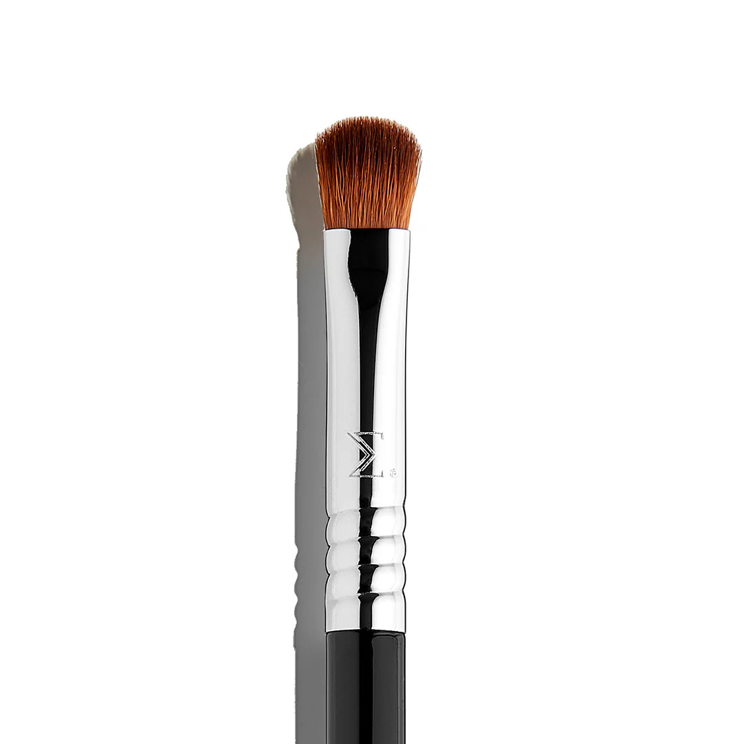 E54 Medium Sweeper™ Brush | Sigma Beauty